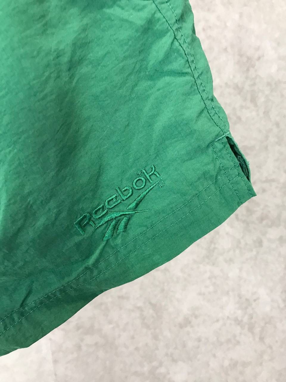 Reebok Reebok vintage streetwear nylon shorts Size US 38 / EU 54 - 3 Thumbnail
