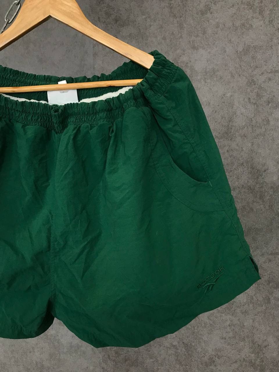 Reebok Reebok vintage streetwear nylon shorts Size US 38 / EU 54 - 2 Thumbnail