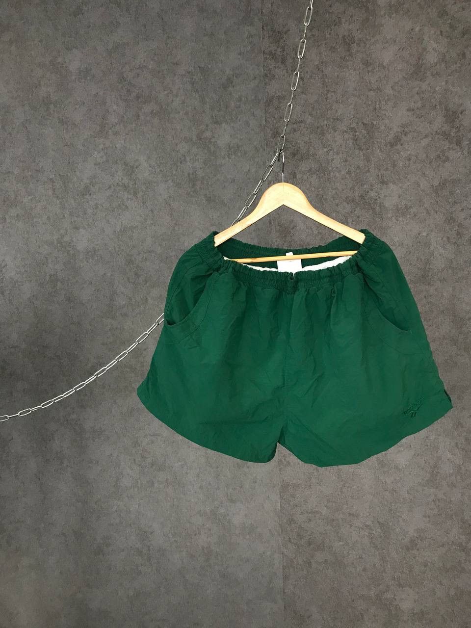 Reebok Reebok vintage streetwear nylon shorts Size US 38 / EU 54 - 1 Thumbnail