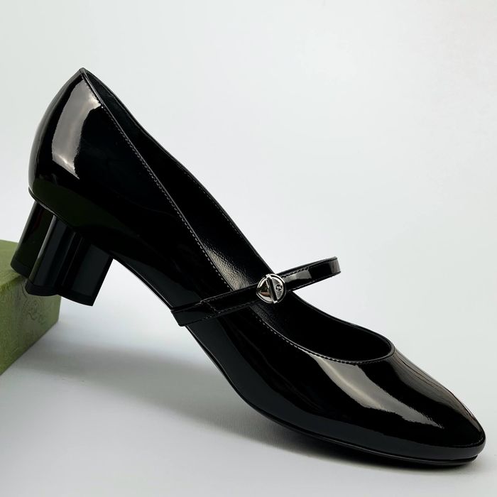 Louis Vuitton Uniform Black Leather Pumps Size UK 5. Eu 38.5. New