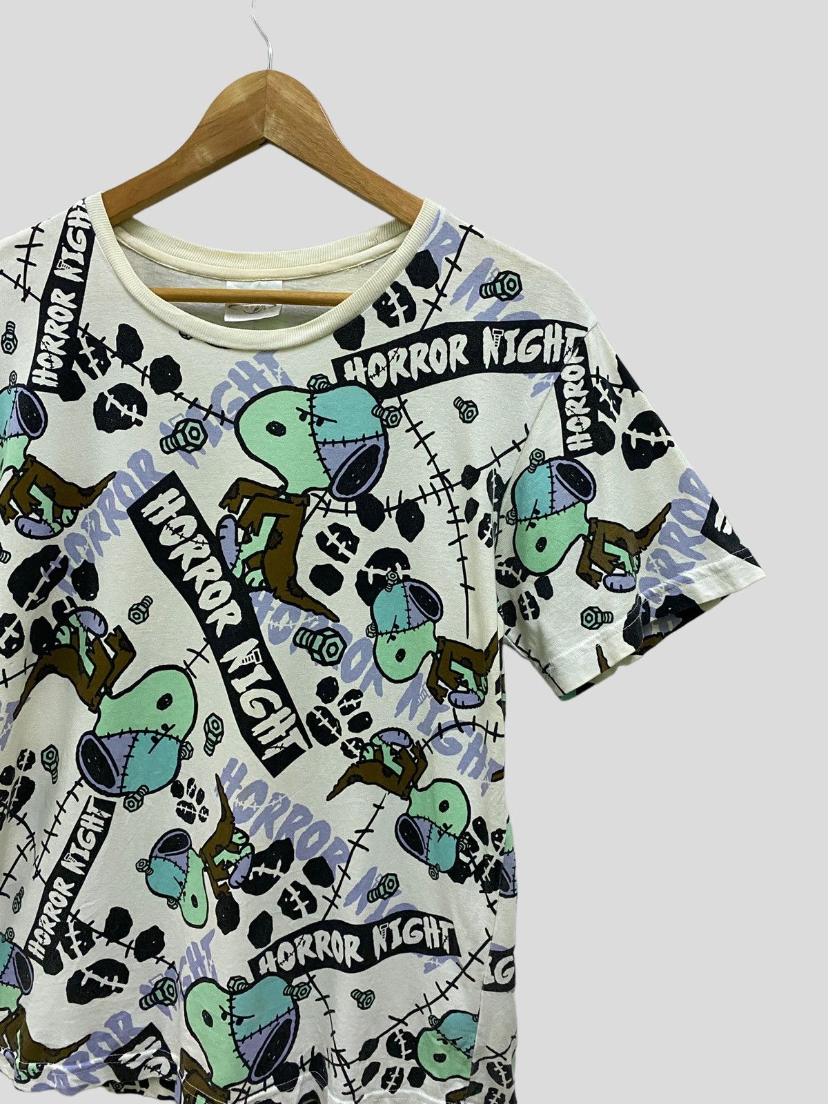Universal Studios 💥 VINTAGE PEANUT HORROR NIGHT OVP TSHIRT Size US S / EU 44-46 / 1 - 4 Thumbnail