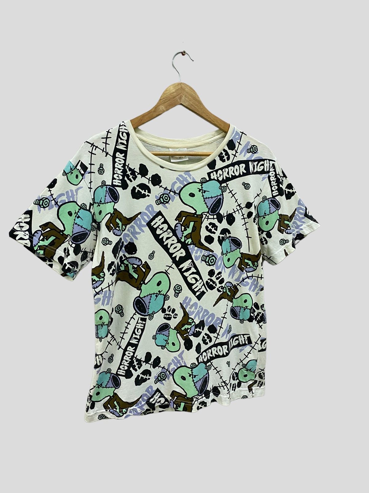 Universal Studios 💥 VINTAGE PEANUT HORROR NIGHT OVP TSHIRT Size US S / EU 44-46 / 1 - 3 Thumbnail