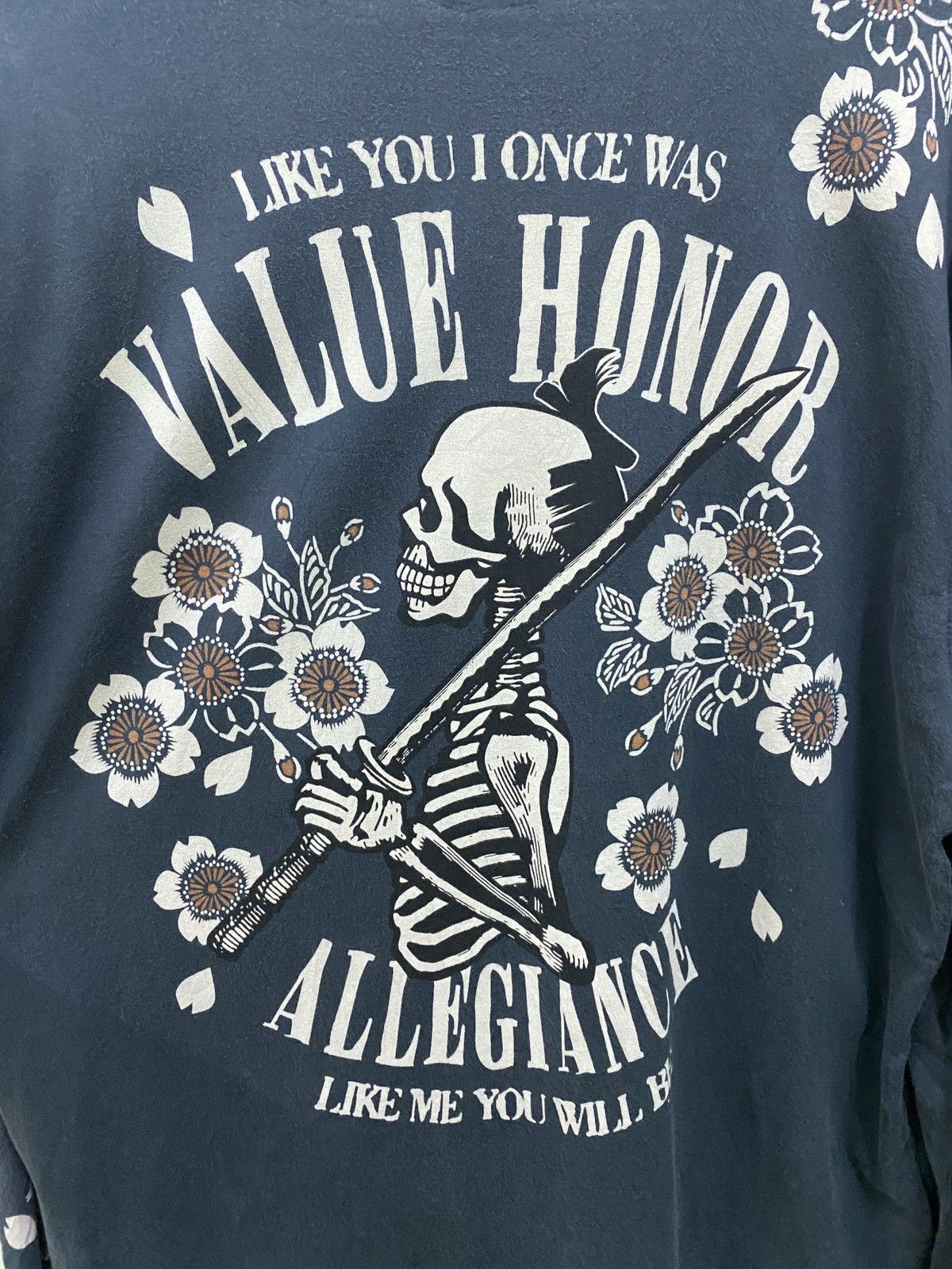 Japanese Brand Vintage VALUE HONOR ALLEGIANCE SKELETON SWORD LONG SLEEVES Size US L / EU 52-54 / 3 - 11 Thumbnail