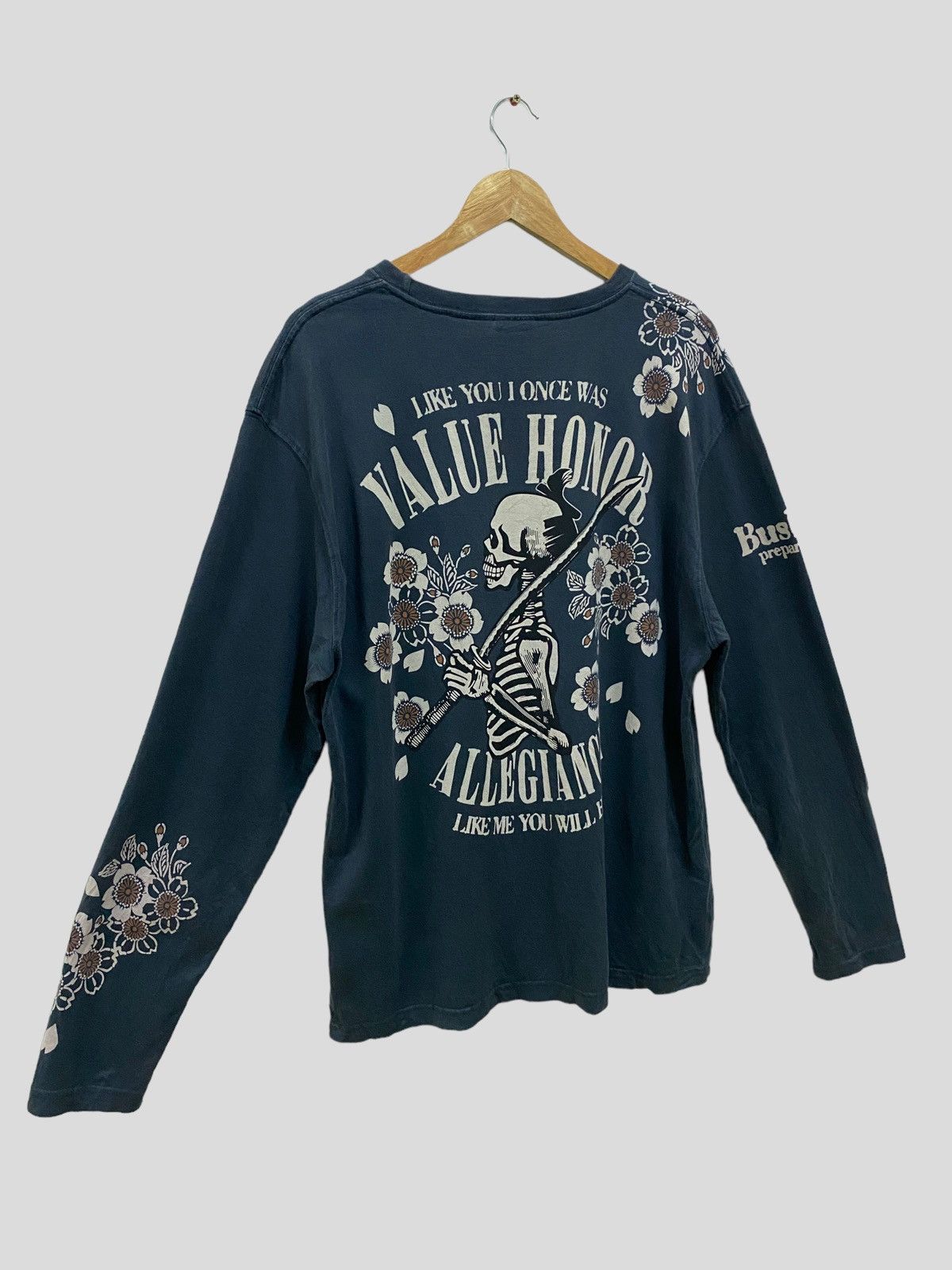 Japanese Brand Vintage VALUE HONOR ALLEGIANCE SKELETON SWORD LONG SLEEVES Size US L / EU 52-54 / 3 - 7 Thumbnail