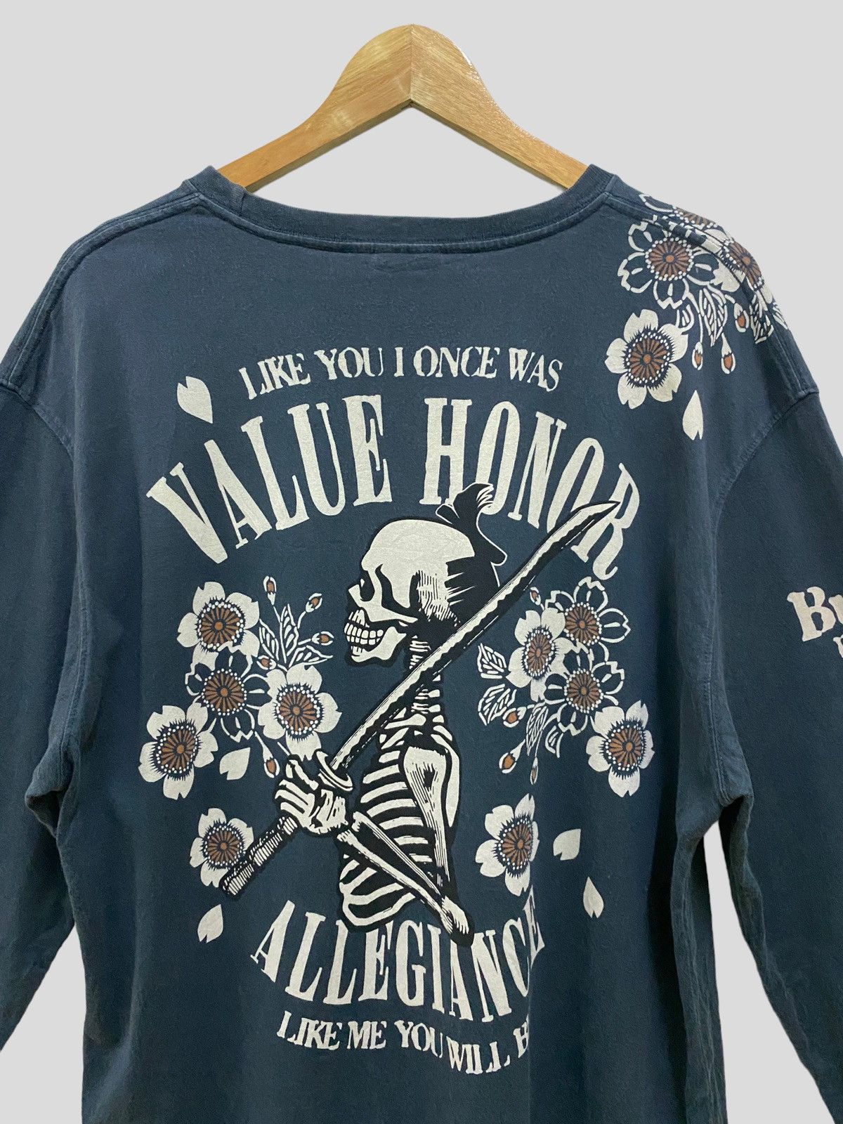 Japanese Brand Vintage VALUE HONOR ALLEGIANCE SKELETON SWORD LONG SLEEVES Size US L / EU 52-54 / 3 - 10 Thumbnail