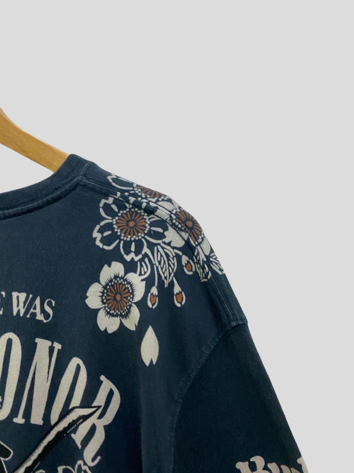 Vintage VALUE HONOR ALLEGIANCE SKELETON SWORD LONG SLEEVES