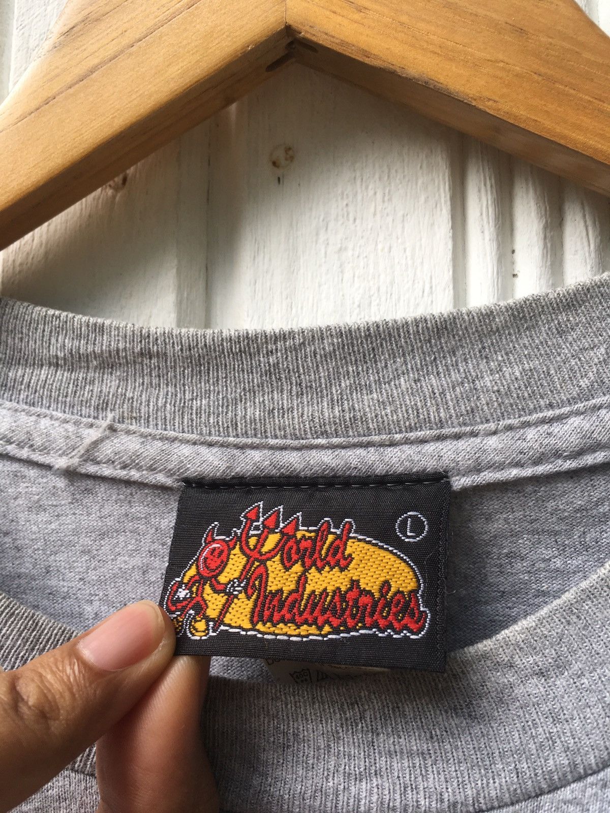Vintage Vintage World Industries Skateboard Tees Shirt Size US L / EU 52-54 / 3 - 5 Thumbnail