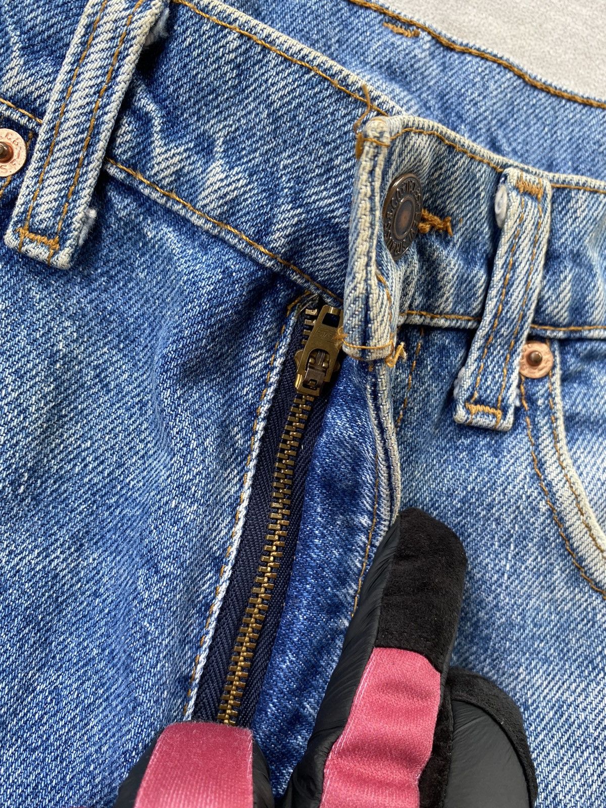 Levi's 🔥OFFER NOW 🔥 Vintage 90’s LEVI’S 501 Made in USA Jean Size US 31 - 13 Thumbnail