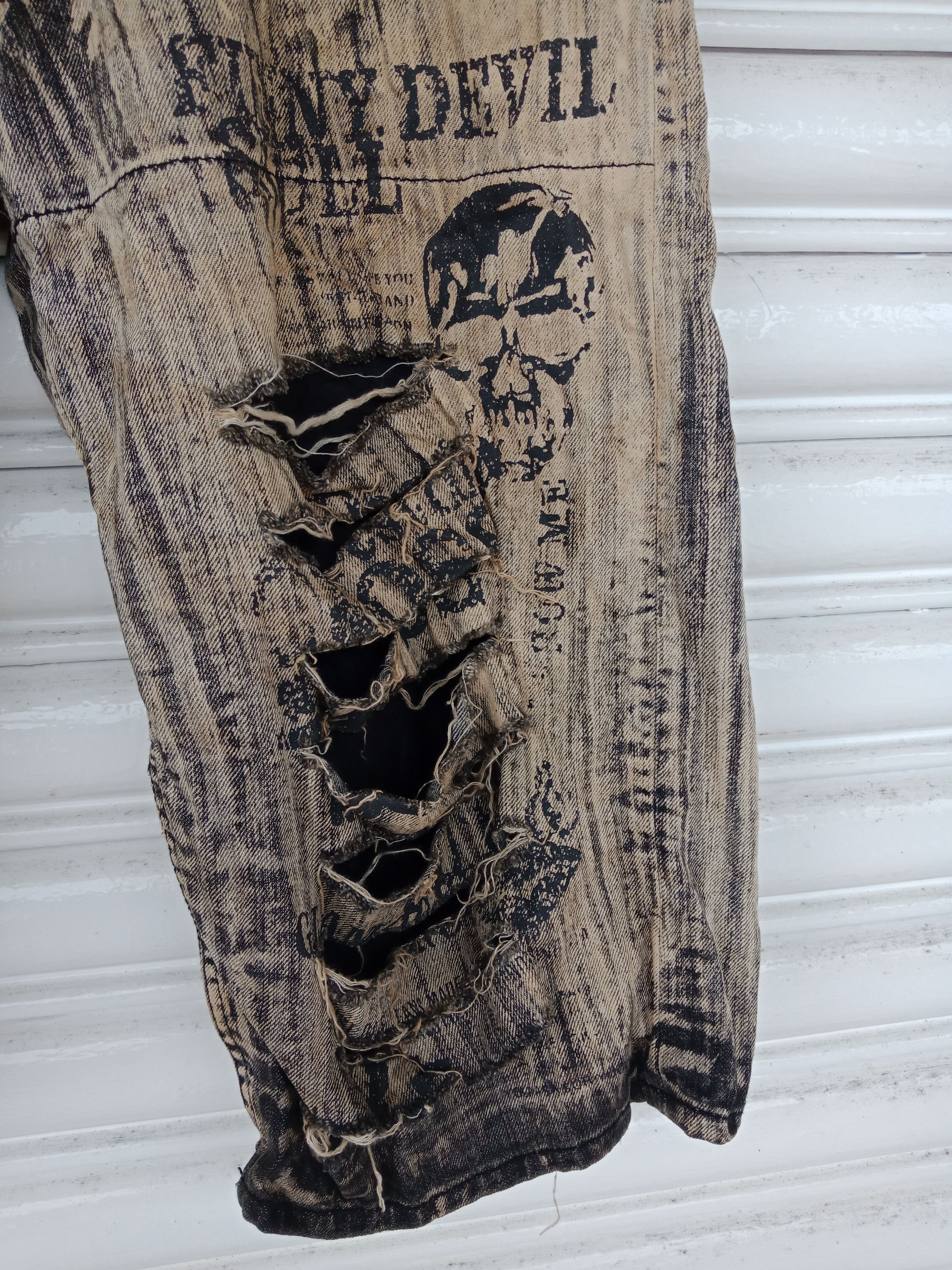 semanticdesign Impulse Pleasure Funny Devil Skull Acid Wash Distressed Size US 34 / EU 50 - 5 Thumbnail