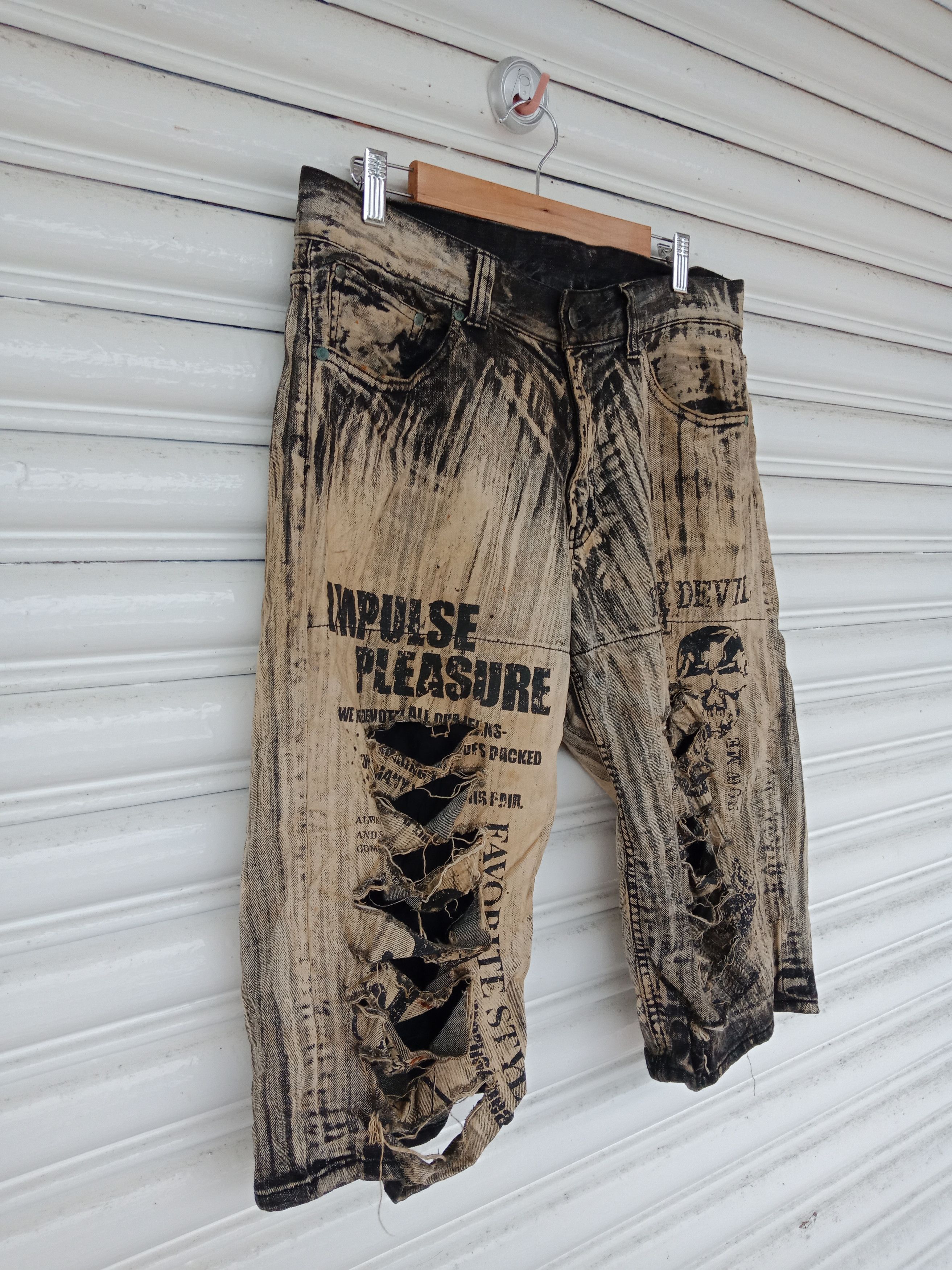 semanticdesign Impulse Pleasure Funny Devil Skull Acid Wash Distressed Size US 34 / EU 50 - 4 Thumbnail