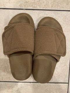 Yeezy season 7 online fleece slide