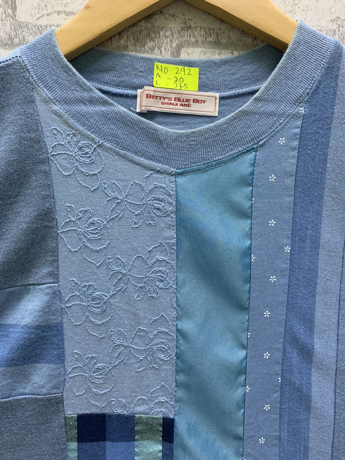 Japanese Brand Vintage Betty’s Blue Boy Shinji Abe Nice Design T-shirts Size US M / EU 48-50 / 2 - 3 Thumbnail