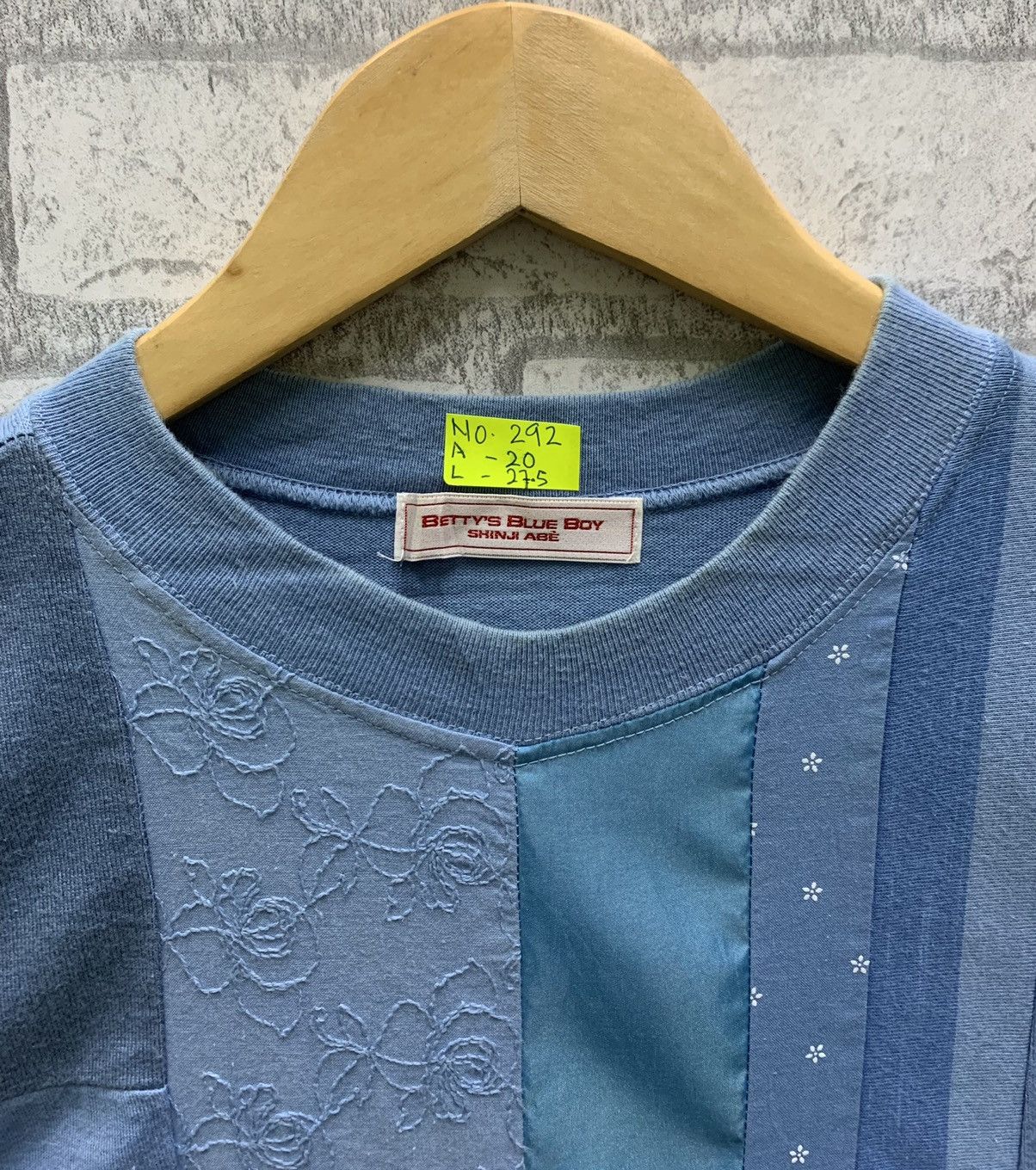 Japanese Brand Vintage Betty’s Blue Boy Shinji Abe Nice Design T-shirts Size US M / EU 48-50 / 2 - 11 Thumbnail