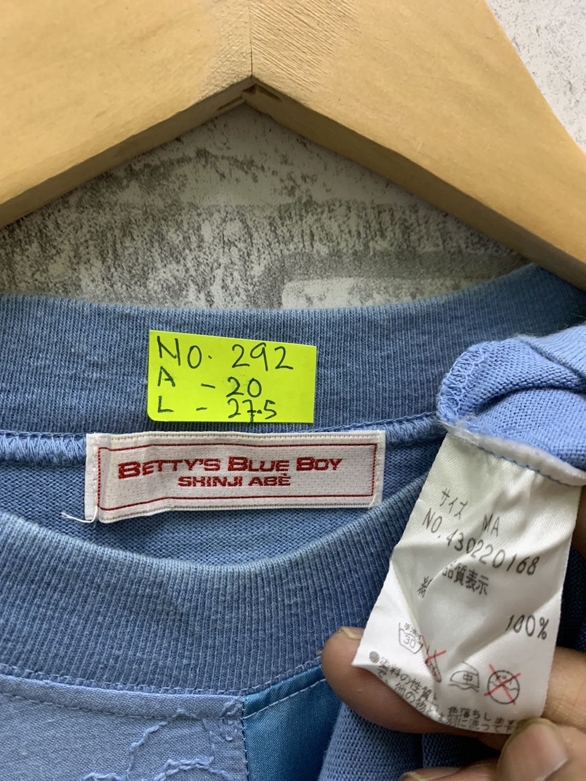 Japanese Brand Vintage Betty’s Blue Boy Shinji Abe Nice Design T-shirts Size US M / EU 48-50 / 2 - 12 Thumbnail