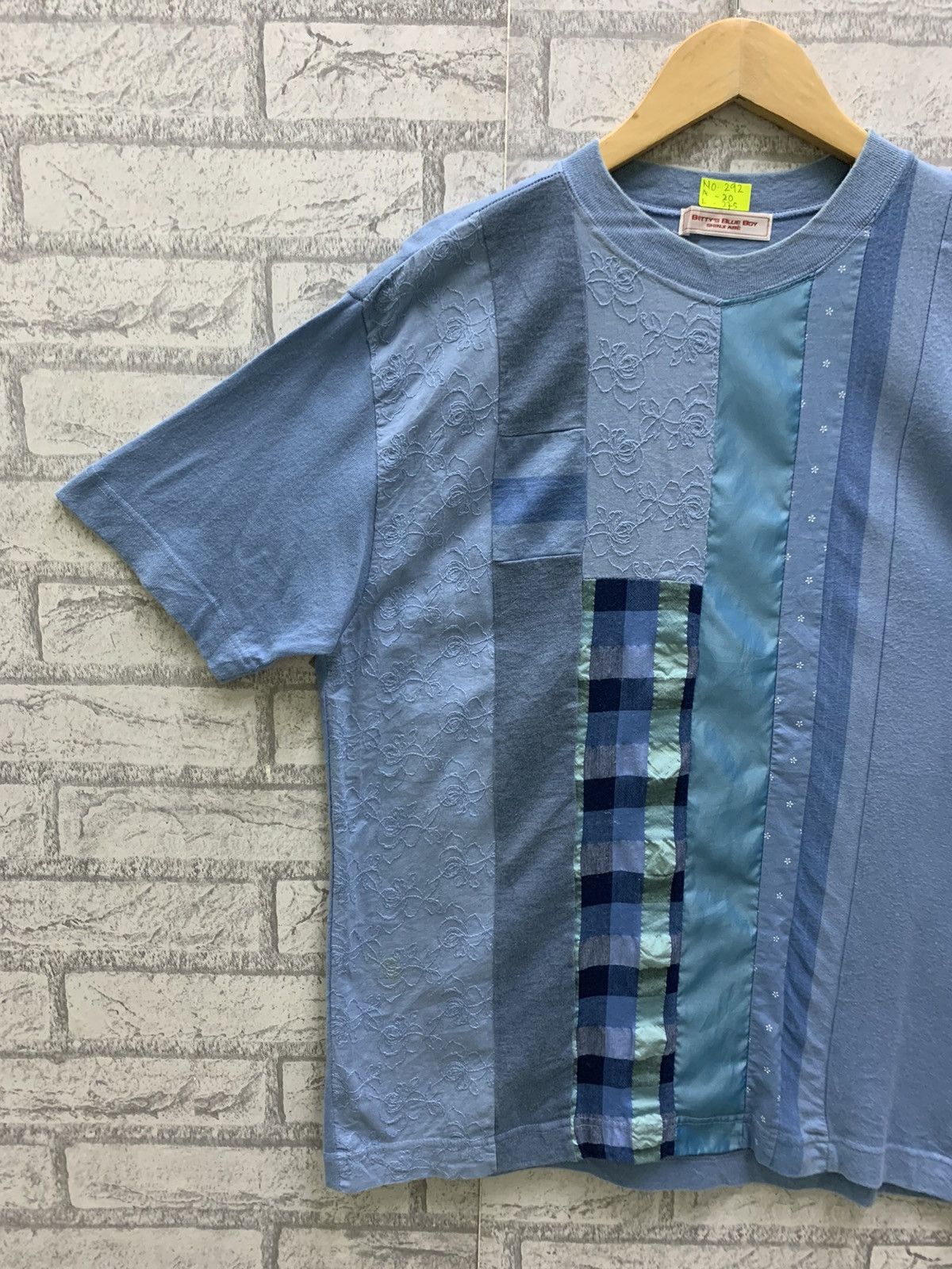 Japanese Brand Vintage Betty’s Blue Boy Shinji Abe Nice Design T-shirts Size US M / EU 48-50 / 2 - 6 Thumbnail
