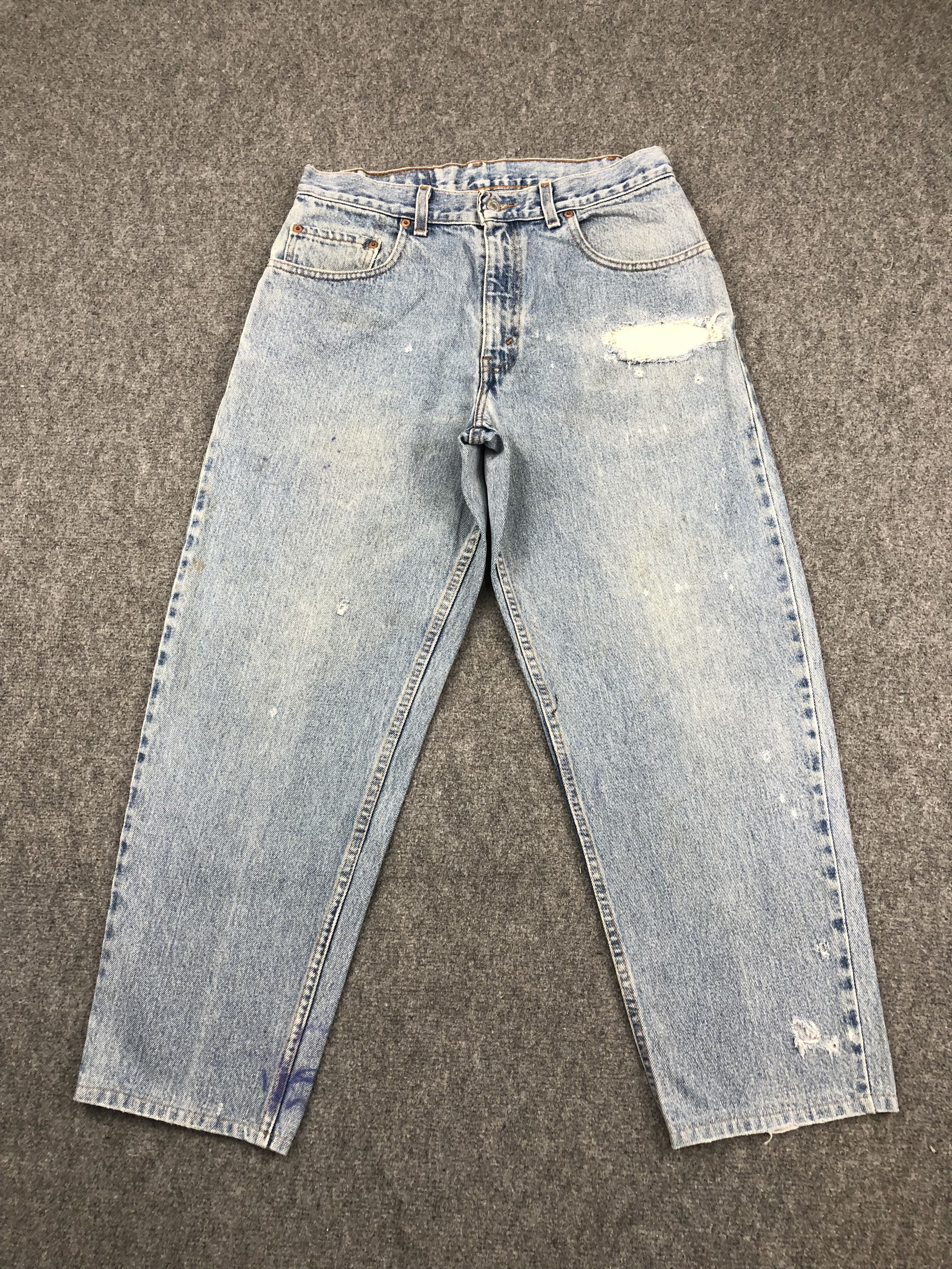 image of 90's Levis 560 Light Wash Jeans in Blue Denim, Men's (Size 32)