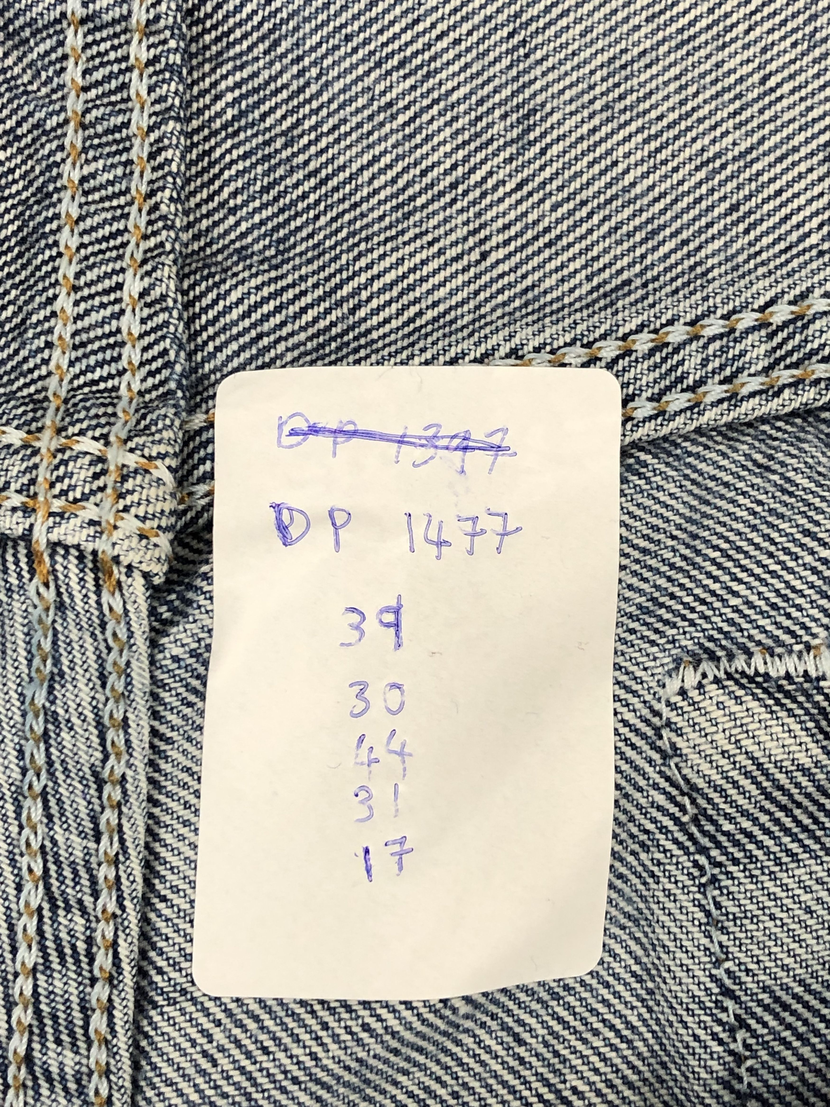 Levi's Vintage Levis 560 Denim DP1477 Size US 39 - 15 Thumbnail