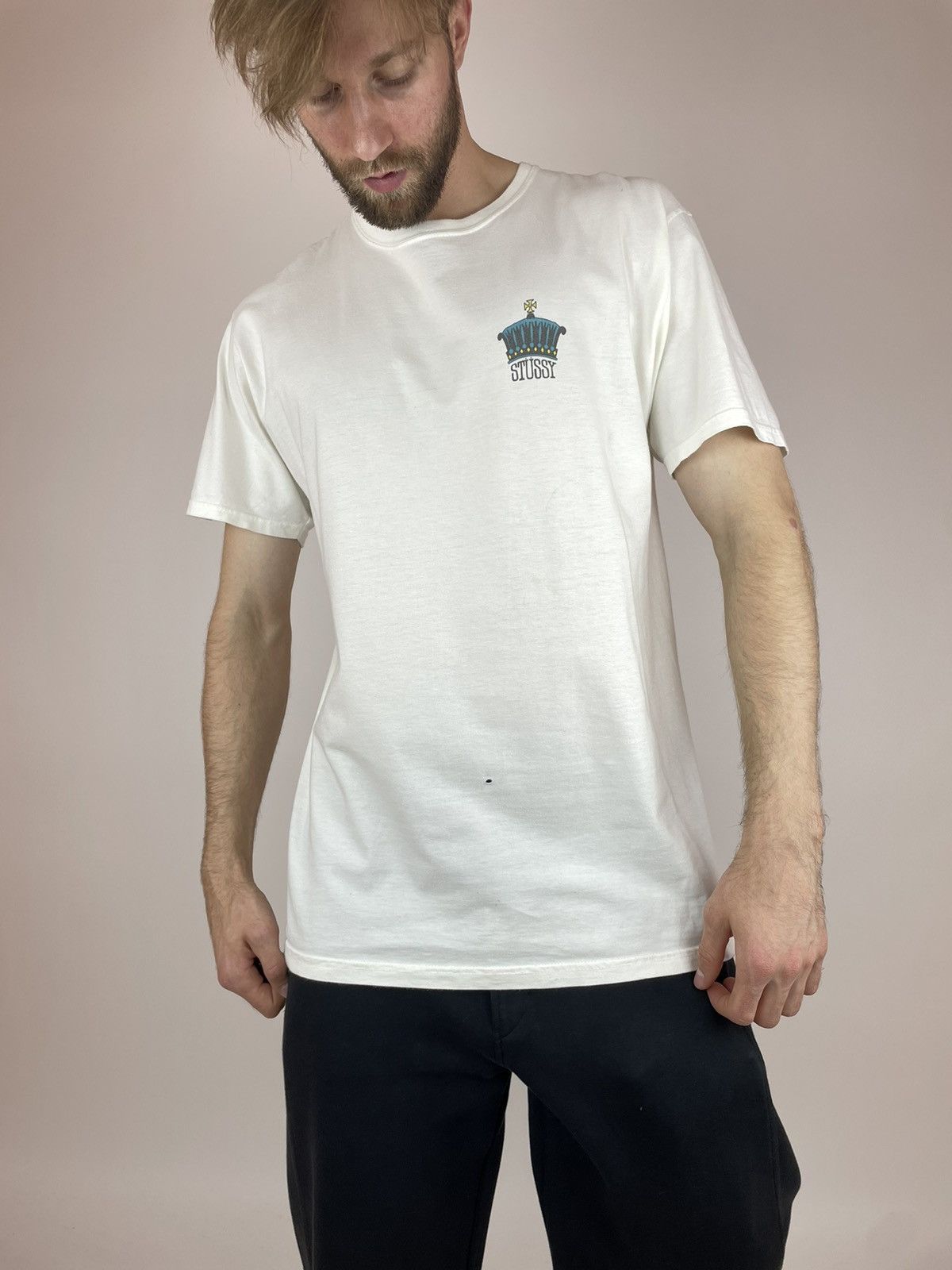 Other STUSSY VINTAGE WHITE T-SHIRT WITH QUEEN PRINT Mens size L Size US L / EU 52-54 / 3 - 5 Thumbnail
