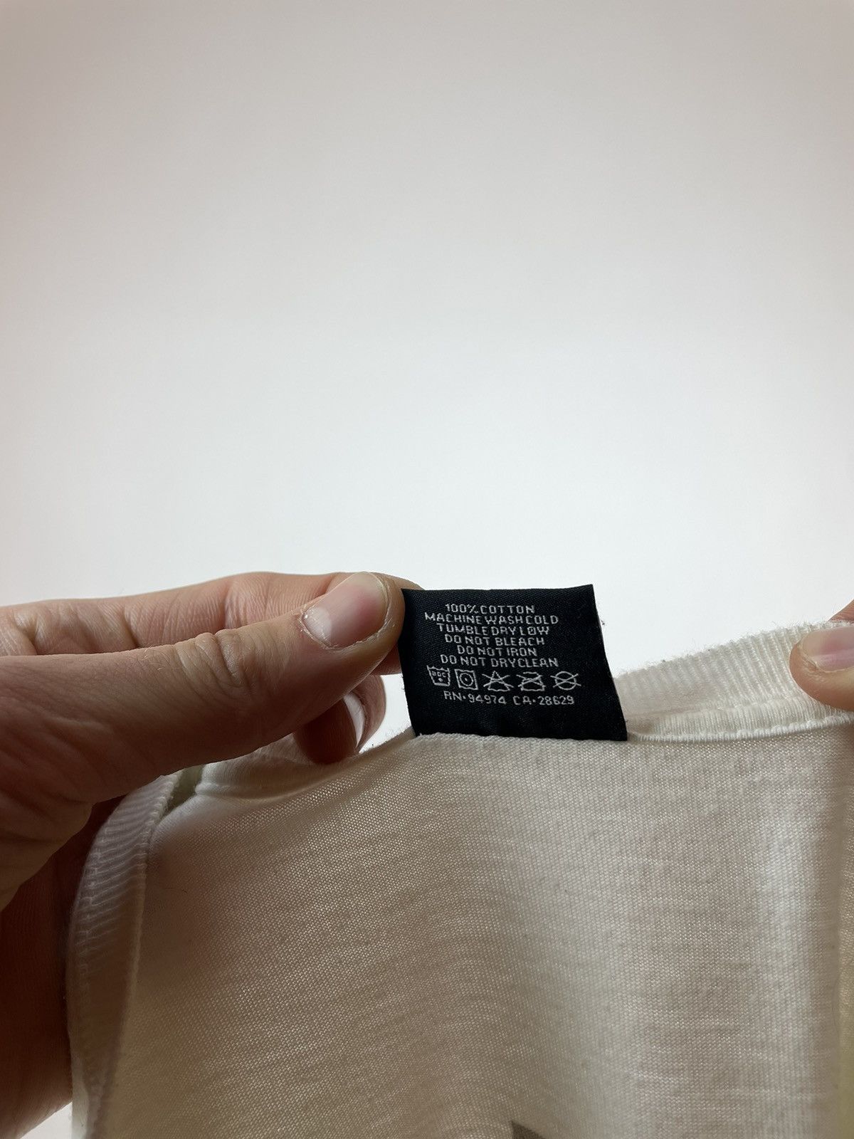 Other STUSSY VINTAGE WHITE T-SHIRT WITH QUEEN PRINT Mens size L Size US L / EU 52-54 / 3 - 6 Thumbnail