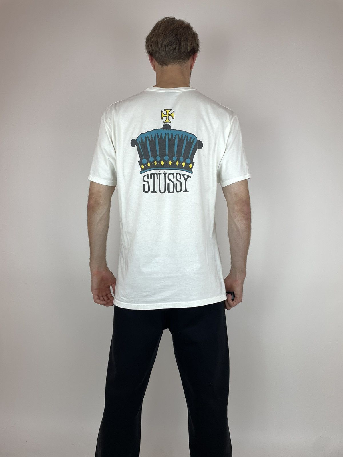 Other STUSSY VINTAGE WHITE T-SHIRT WITH QUEEN PRINT Mens size L Size US L / EU 52-54 / 3 - 3 Thumbnail