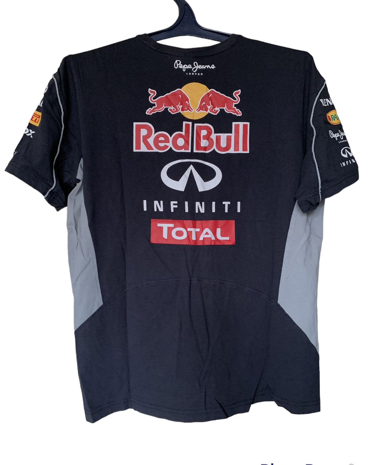 RED BULL Infiniti チーム ４年ワールドチャンピオン Tシャツ autosport web shop / レッドブルレーシング マックス