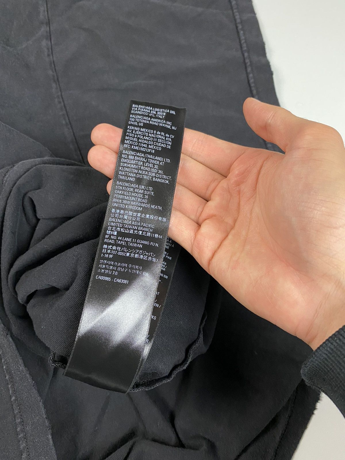 Balenciaga Sz 1 Be different Apple Tee tshirt in black | Grailed Balenciaga Sz 1 Be different Apple Tee tshirt in black | Grailed
