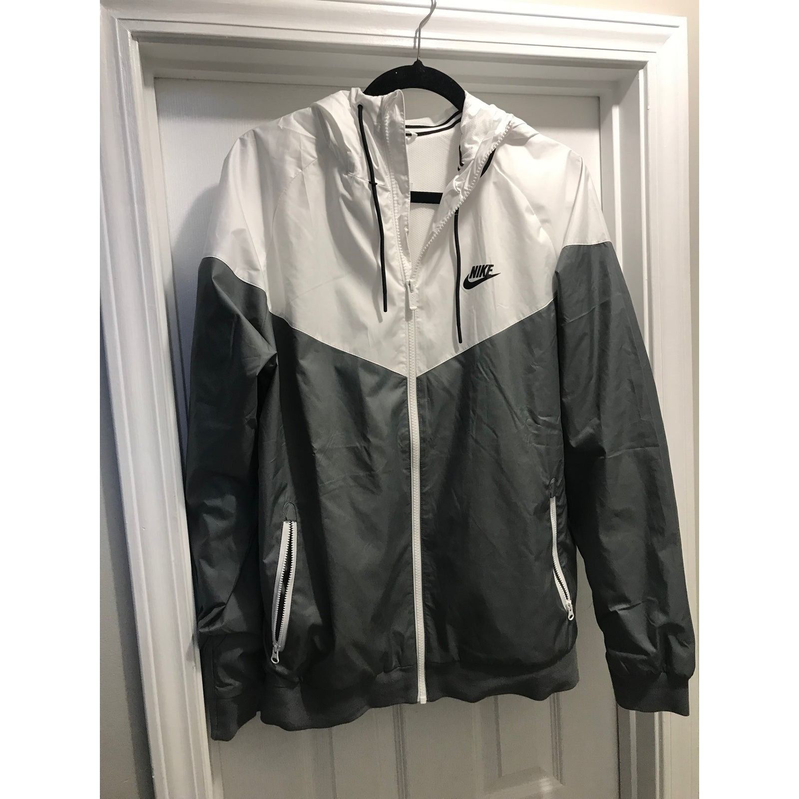 Nike Sportswear Windrunner Hooded Jacket Size Large Gray
