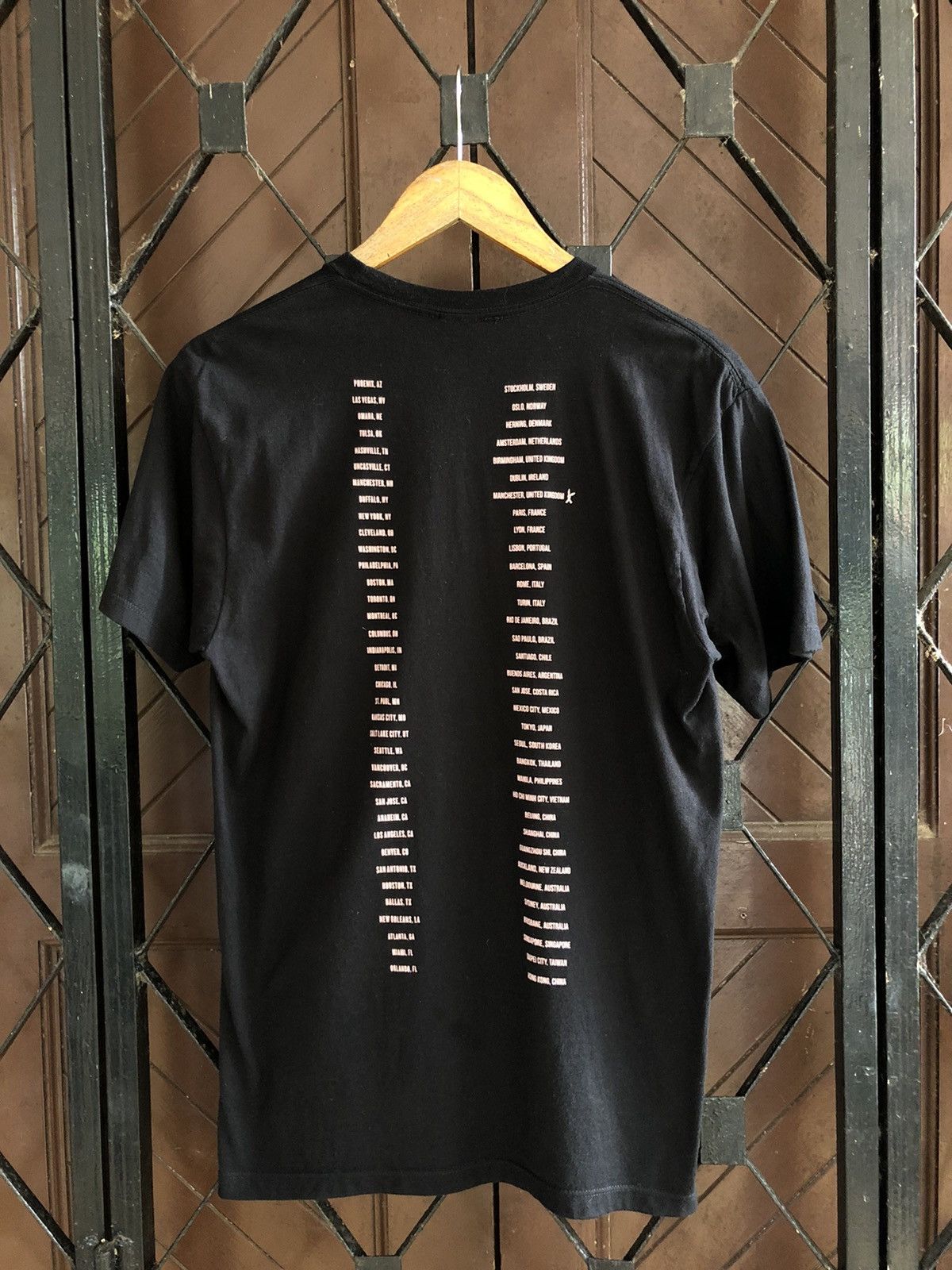 Band Tees Ariana Grande Dangerous Woman Tour 2017 T Shirt Size US M / EU 48-50 / 2 - 4 Thumbnail