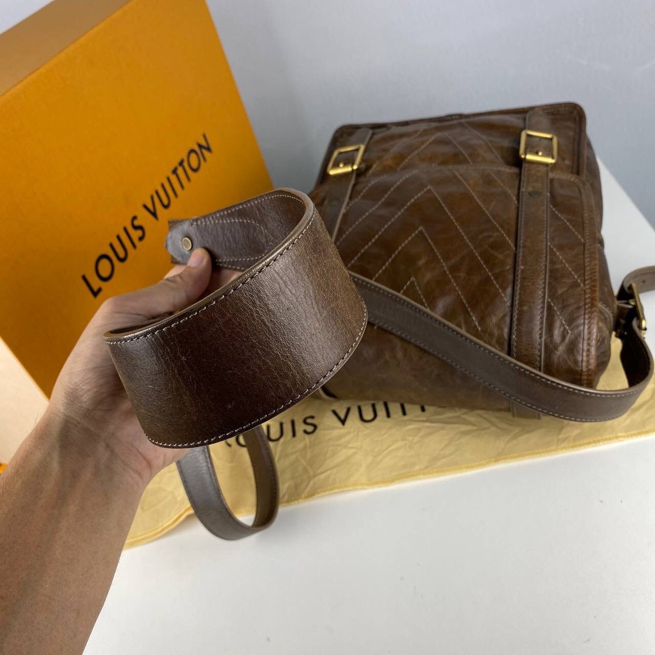 Louis Vuitton Louis Vuitton Kangaroo Brown Leather Soana Crossbody Size ONE SIZE - 9 Thumbnail