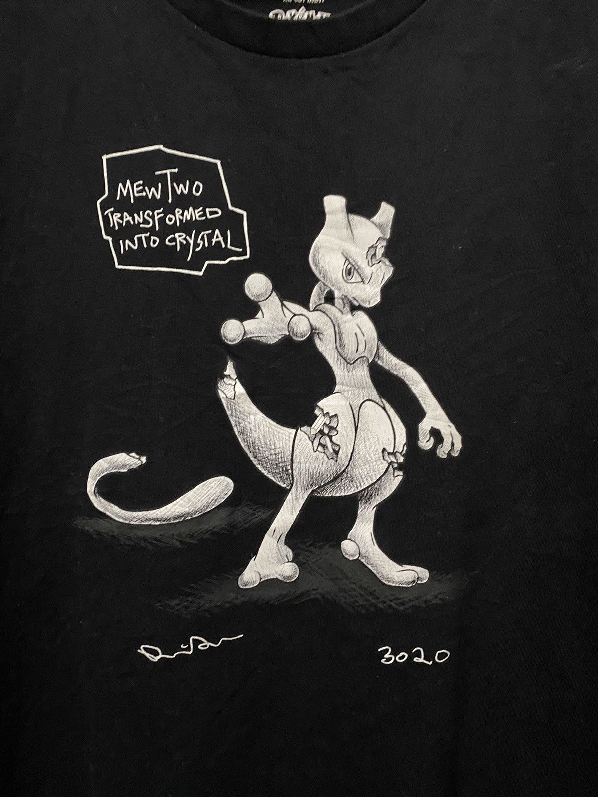 Daniel Arsham × Pokemon × Uniqlo Pokemon Mewtwo Size US XXL / EU 58 / 5 - 2 Thumbnail