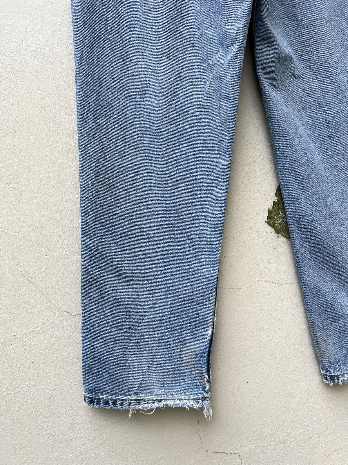 Levi's VTG 2000 Levi’s 540 Fade Light Blue Denim Relaxed Fit Jeans Size US 34 / EU 50 - 16 Thumbnail