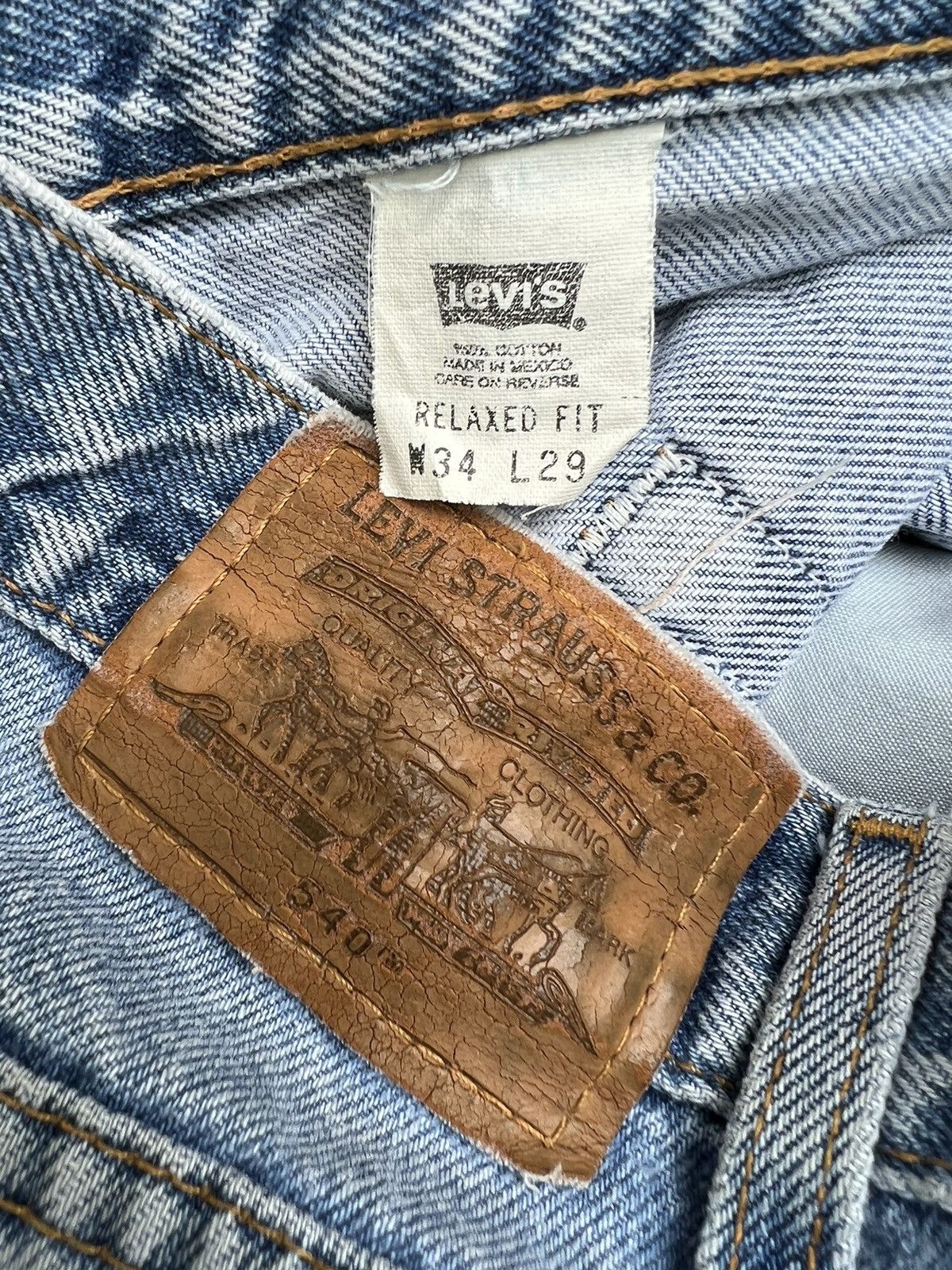 Levi's VTG 2000 Levi’s 540 Fade Light Blue Denim Relaxed Fit Jeans Size US 34 / EU 50 - 22 Thumbnail