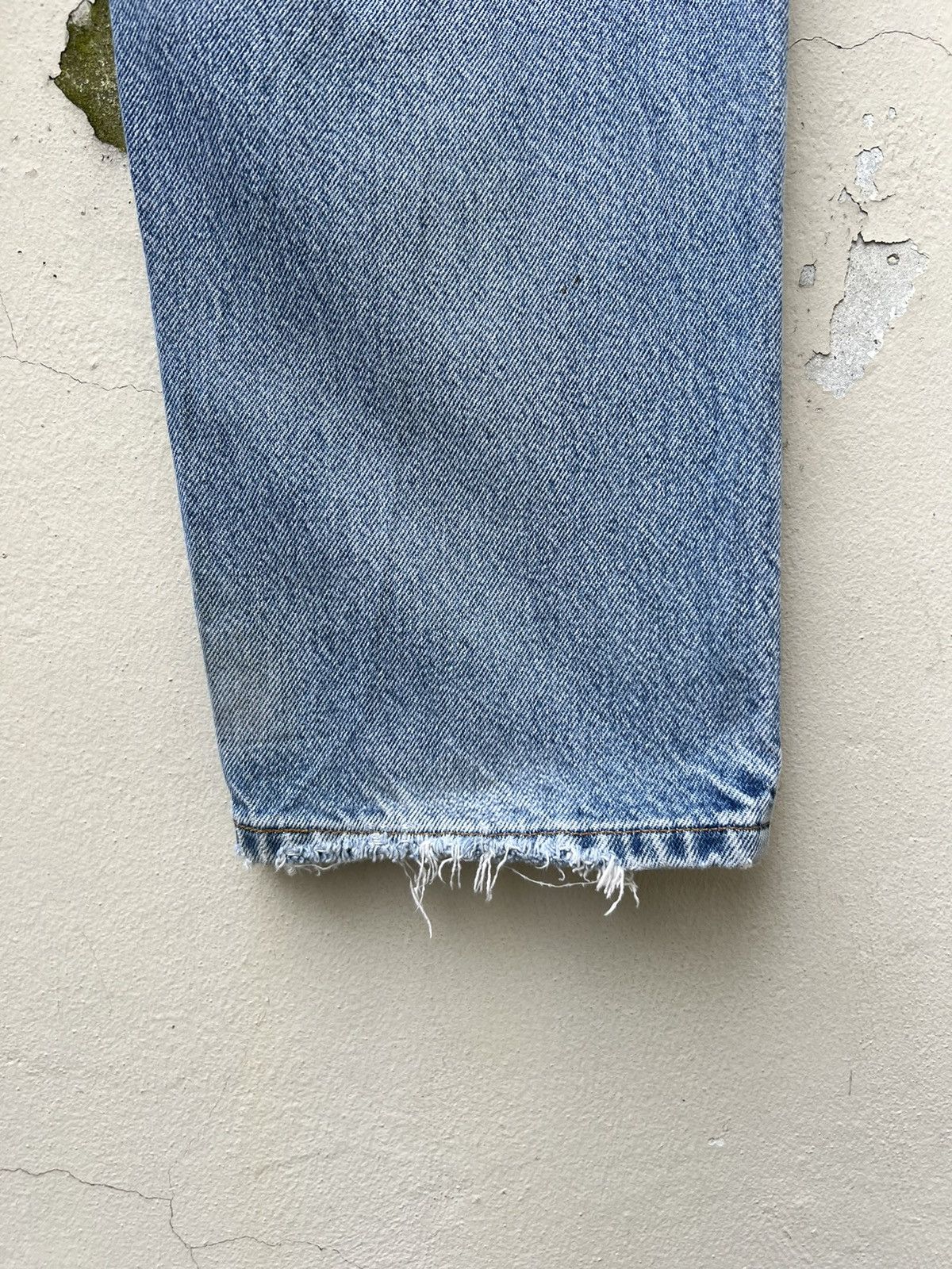 Levi's VTG 2000 Levi’s 540 Fade Light Blue Denim Relaxed Fit Jeans Size US 34 / EU 50 - 21 Thumbnail