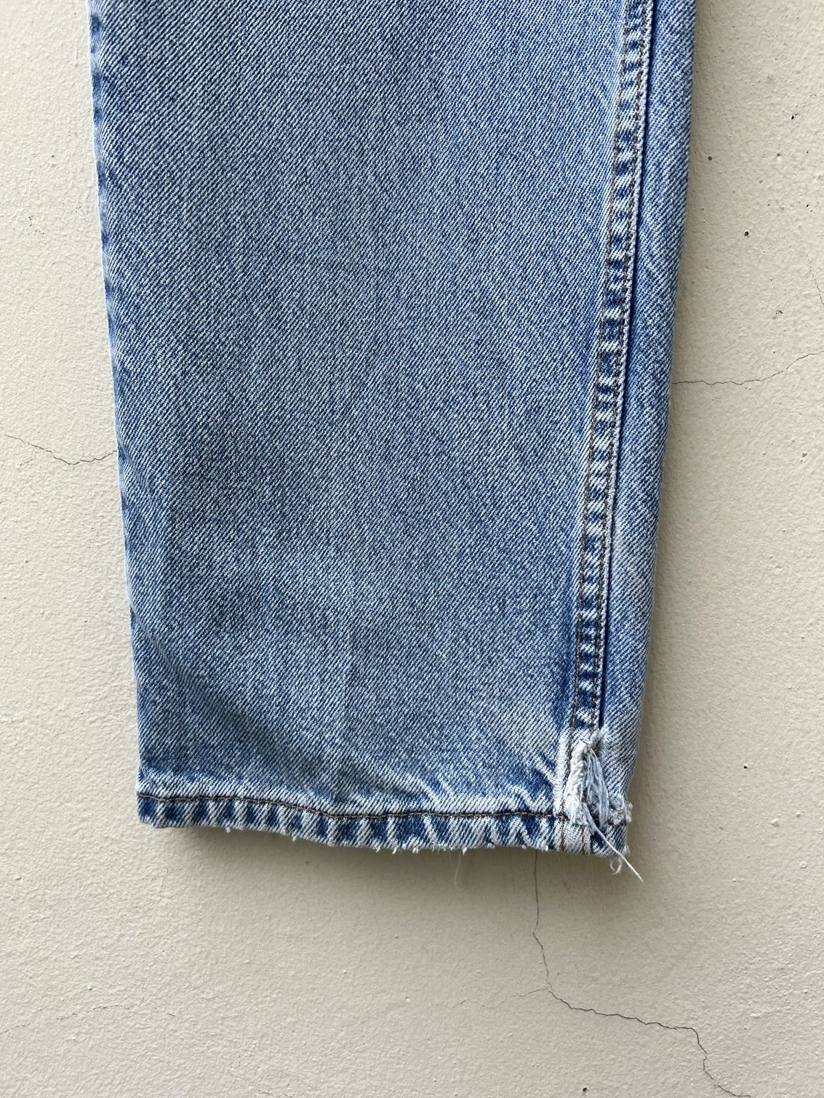 Levi's VTG 2000 Levi’s 540 Fade Light Blue Denim Relaxed Fit Jeans Size US 34 / EU 50 - 10 Thumbnail