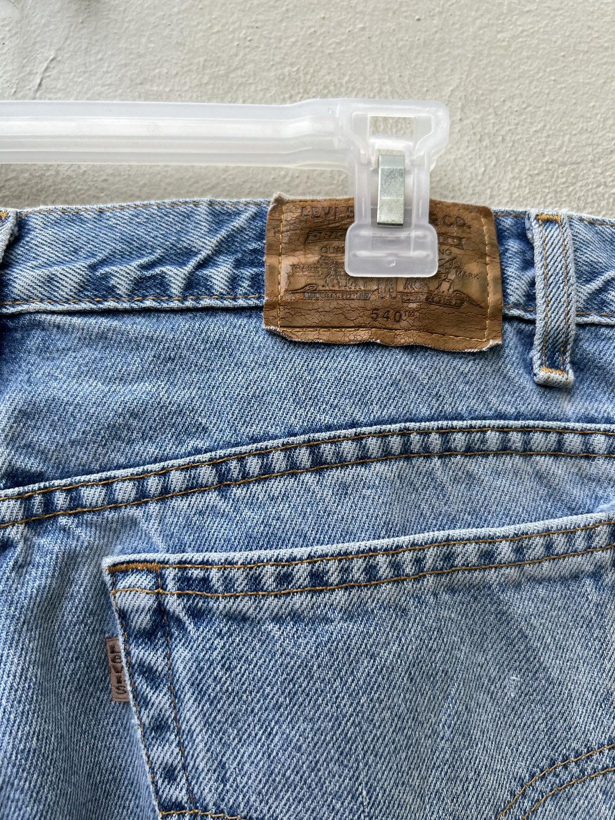Levi's VTG 2000 Levi’s 540 Fade Light Blue Denim Relaxed Fit Jeans Size US 34 / EU 50 - 18 Thumbnail