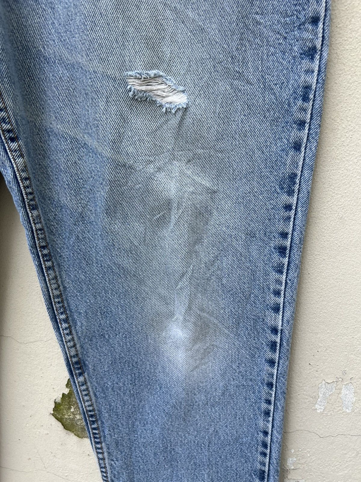 Levi's VTG 2000 Levi’s 540 Fade Light Blue Denim Relaxed Fit Jeans Size US 34 / EU 50 - 12 Thumbnail