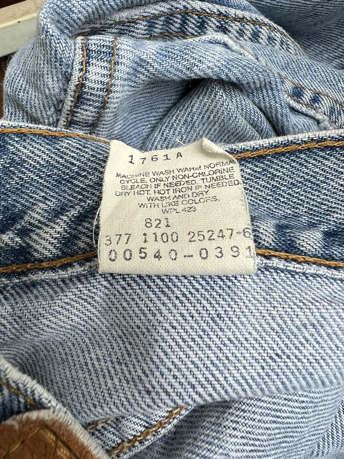 Levi's VTG 2000 Levi’s 540 Fade Light Blue Denim Relaxed Fit Jeans Size US 34 / EU 50 - 23 Thumbnail