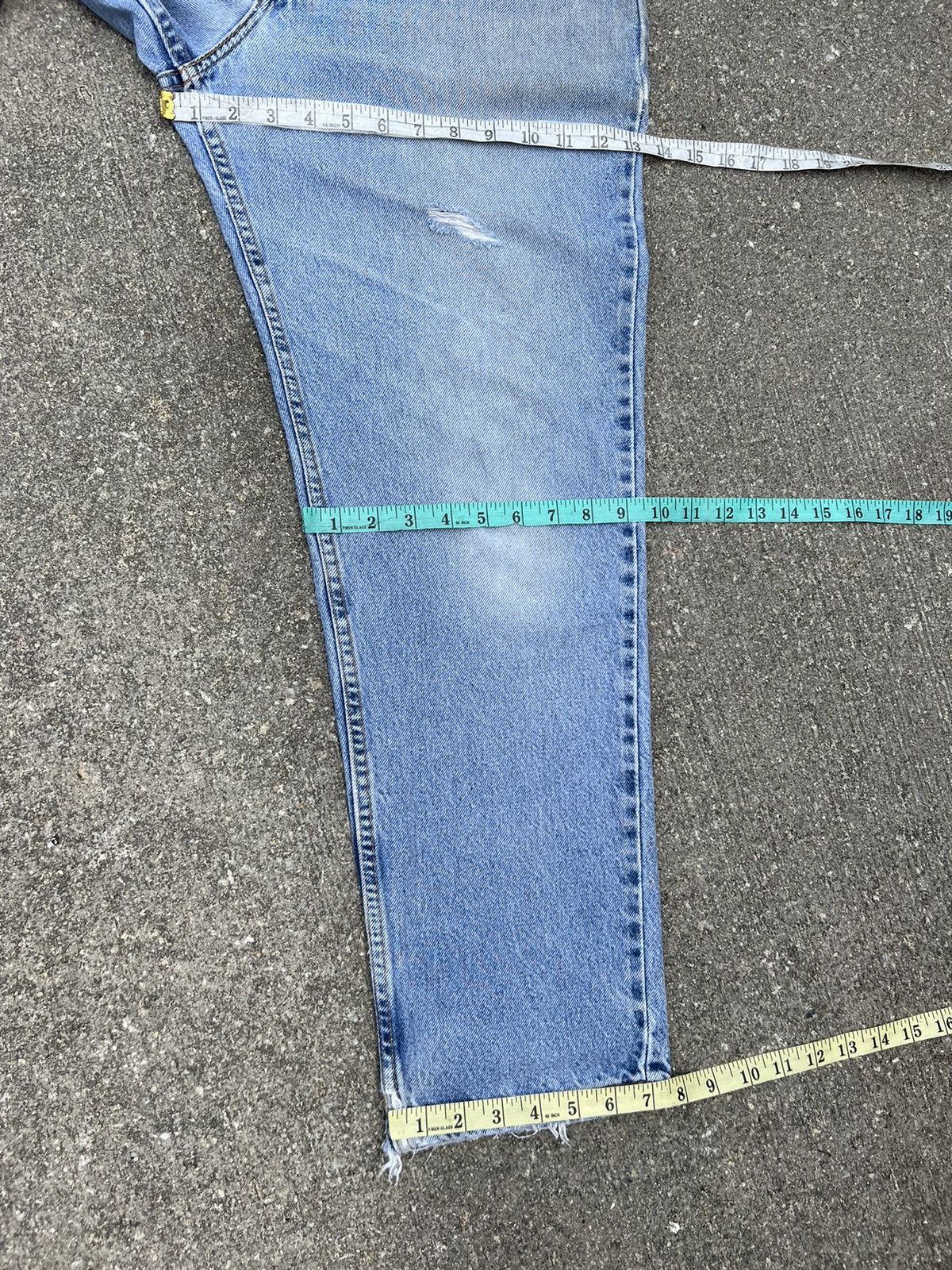 Levi's VTG 2000 Levi’s 540 Fade Light Blue Denim Relaxed Fit Jeans Size US 34 / EU 50 - 3 Thumbnail