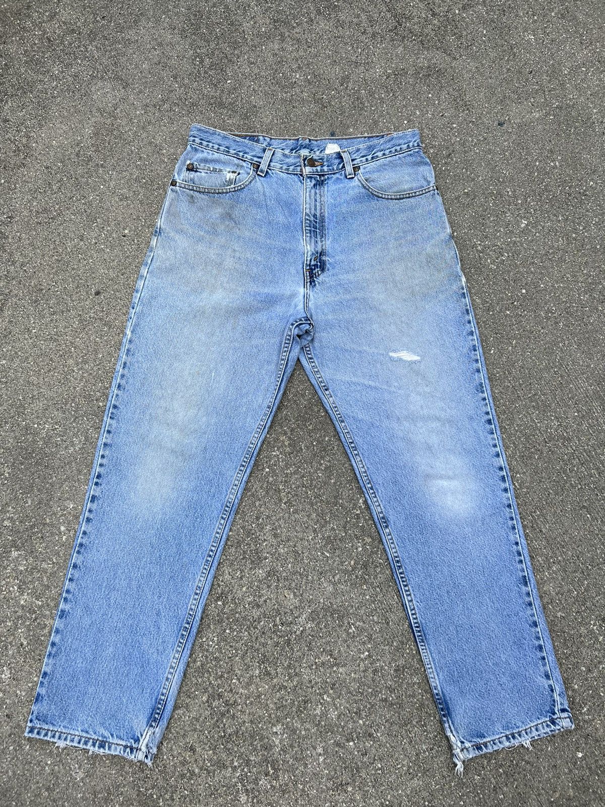 Levi's VTG 2000 Levi’s 540 Fade Light Blue Denim Relaxed Fit Jeans Size US 34 / EU 50 - 1 Thumbnail