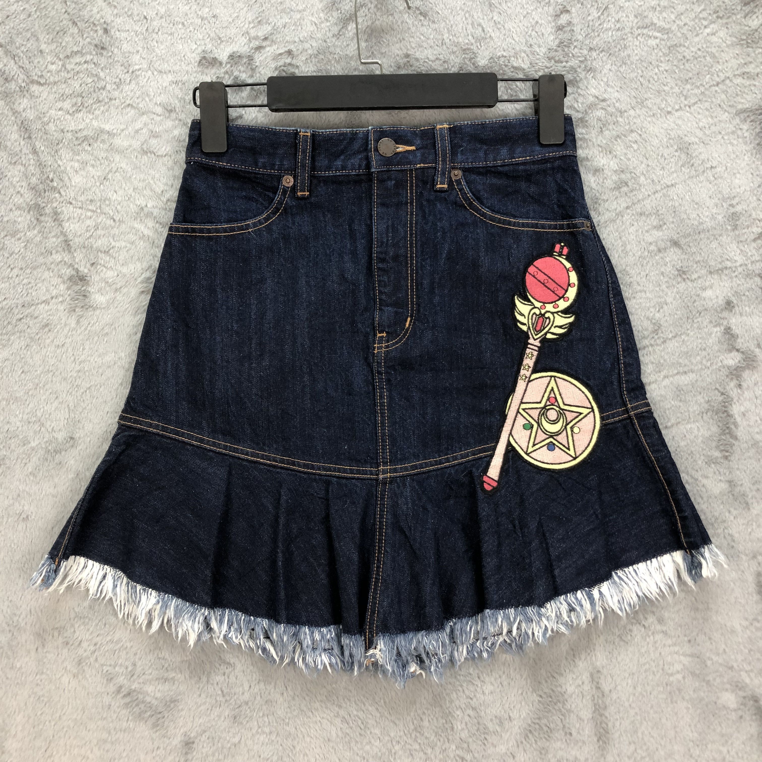 Japanese Brand SAILOR MOON X GU Japan Jeans Mini Skirt #5079-40 Size 27" / US 4 / IT 40 - 5 Thumbnail