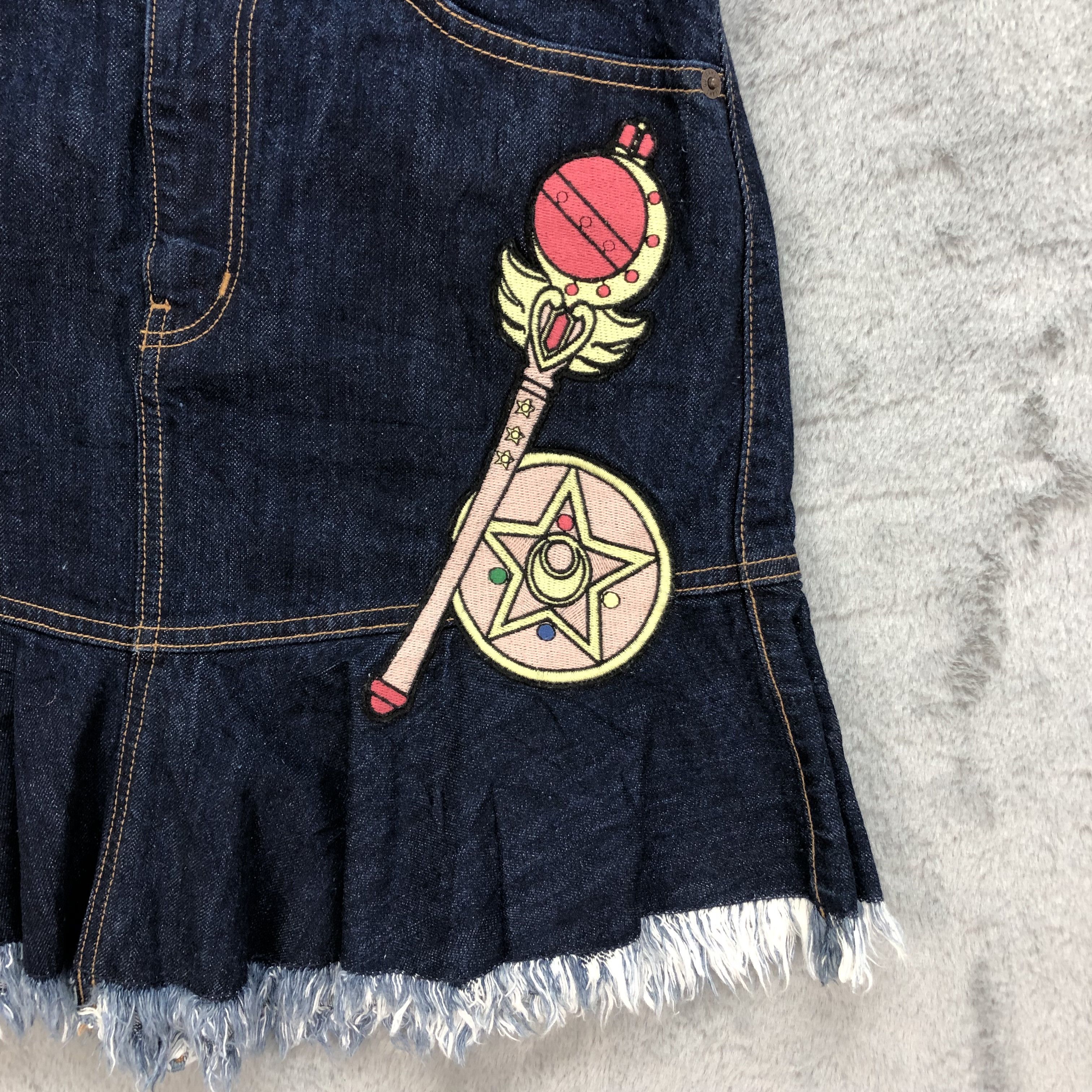 Japanese Brand SAILOR MOON X GU Japan Jeans Mini Skirt #5079-40 Size 27" / US 4 / IT 40 - 6 Thumbnail