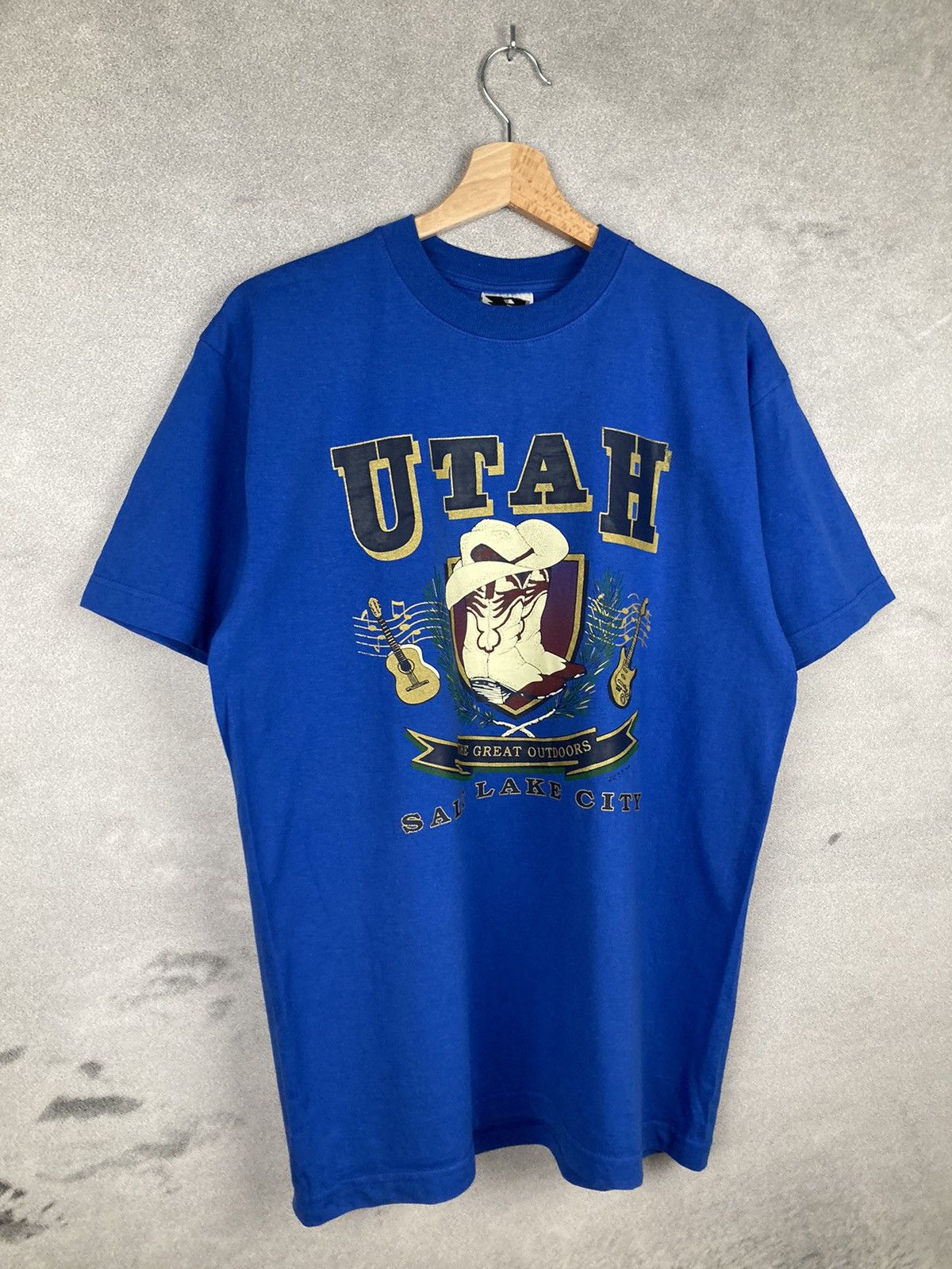 Vintage Vintage Utah USA 90s Graphic Tee Cowboys Size US L / EU 52-54 / 3 - 4 Thumbnail