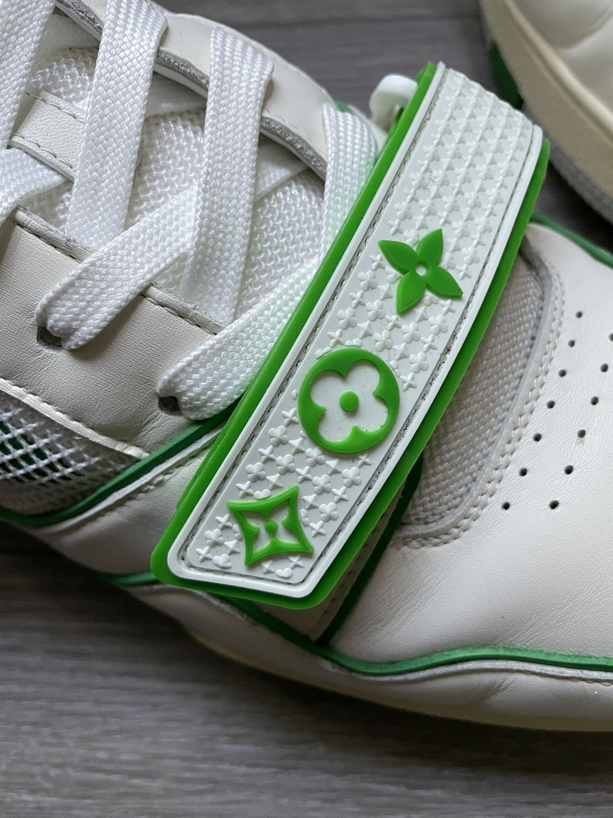 Louis Vuitton Louis Vuitton White Green Mesh Strap Trainer Sneaker Size US 10 / EU 43 - 8 Thumbnail