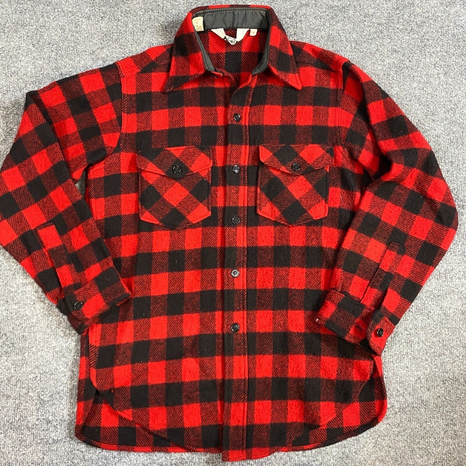Woolrich Mens Shirt M Red Buffalo Plaid Wool Vintage