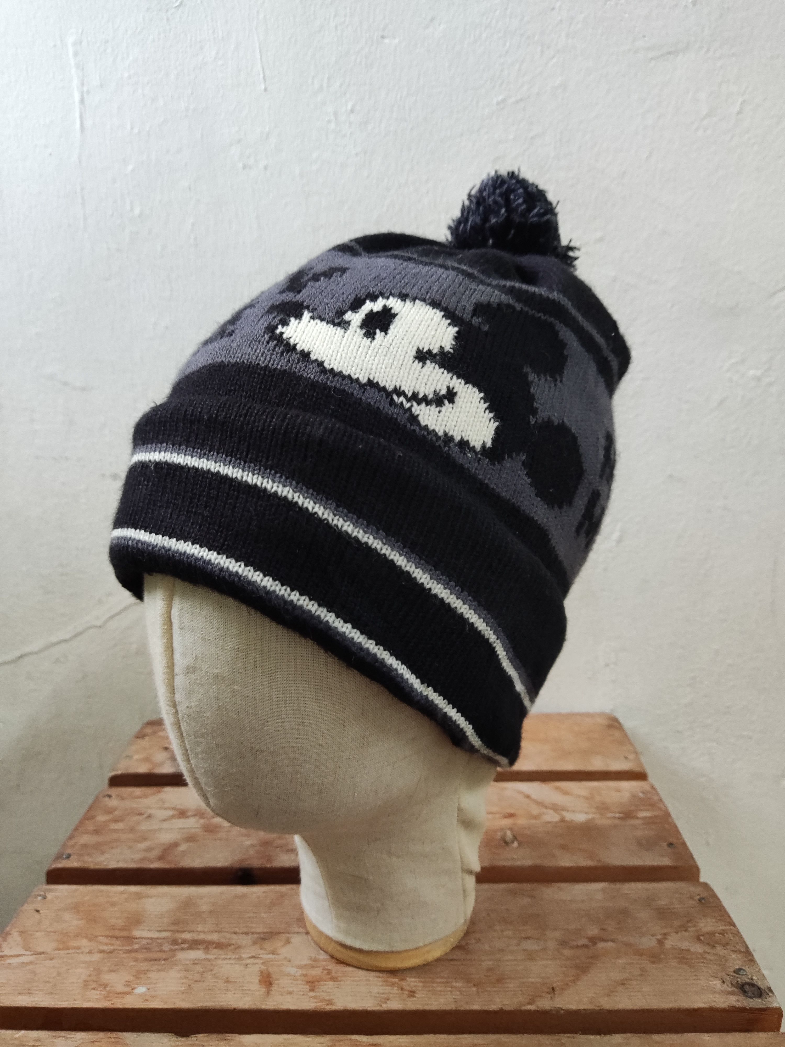 Disney Disney Mickey Mouse Pom Beanie Hat Disneyland Size ONE SIZE - 2 Thumbnail