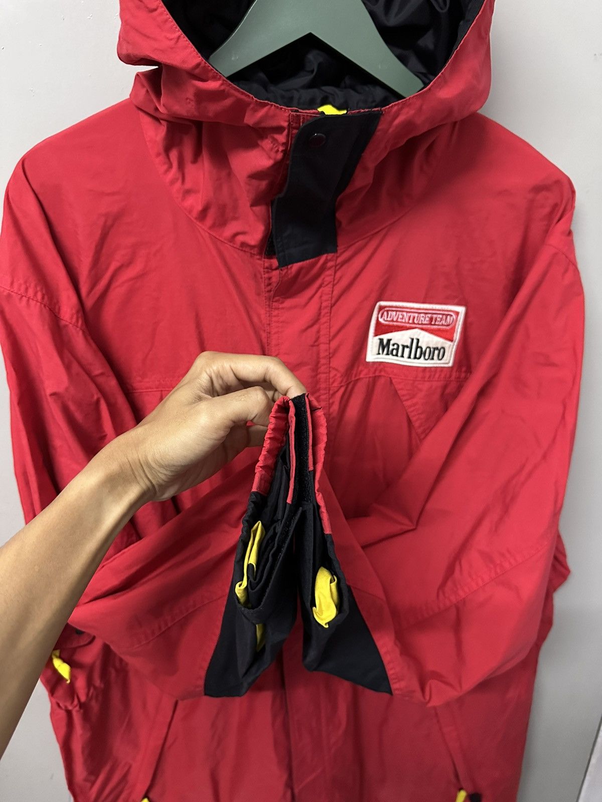 Vintage MARLBORO ADVENTURE TEAM Multipocket Hoodie Jacket