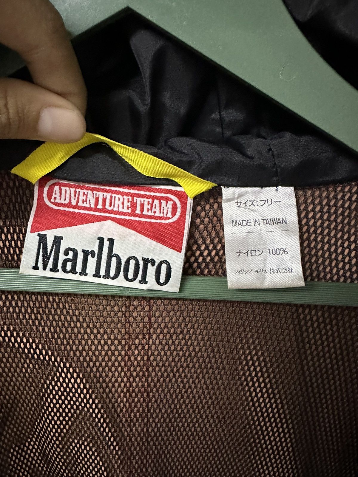 Vintage MARLBORO ADVENTURE TEAM Multipocket Hoodie Jacket