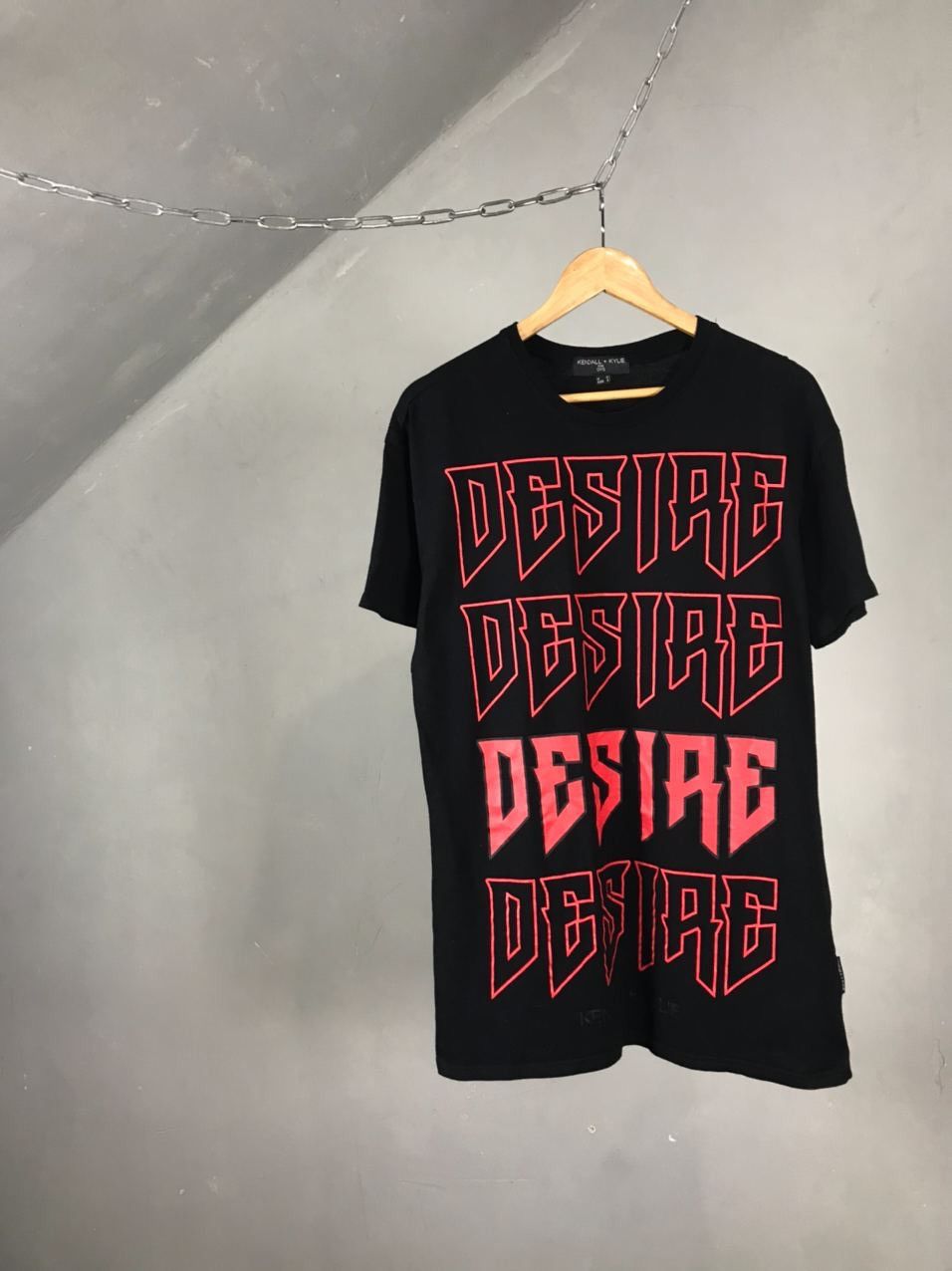 Designer × Kendall And Kylie Kendal and Kylie designer overprinted black tee Size US S / EU 44-46 / 1 - 1 Thumbnail