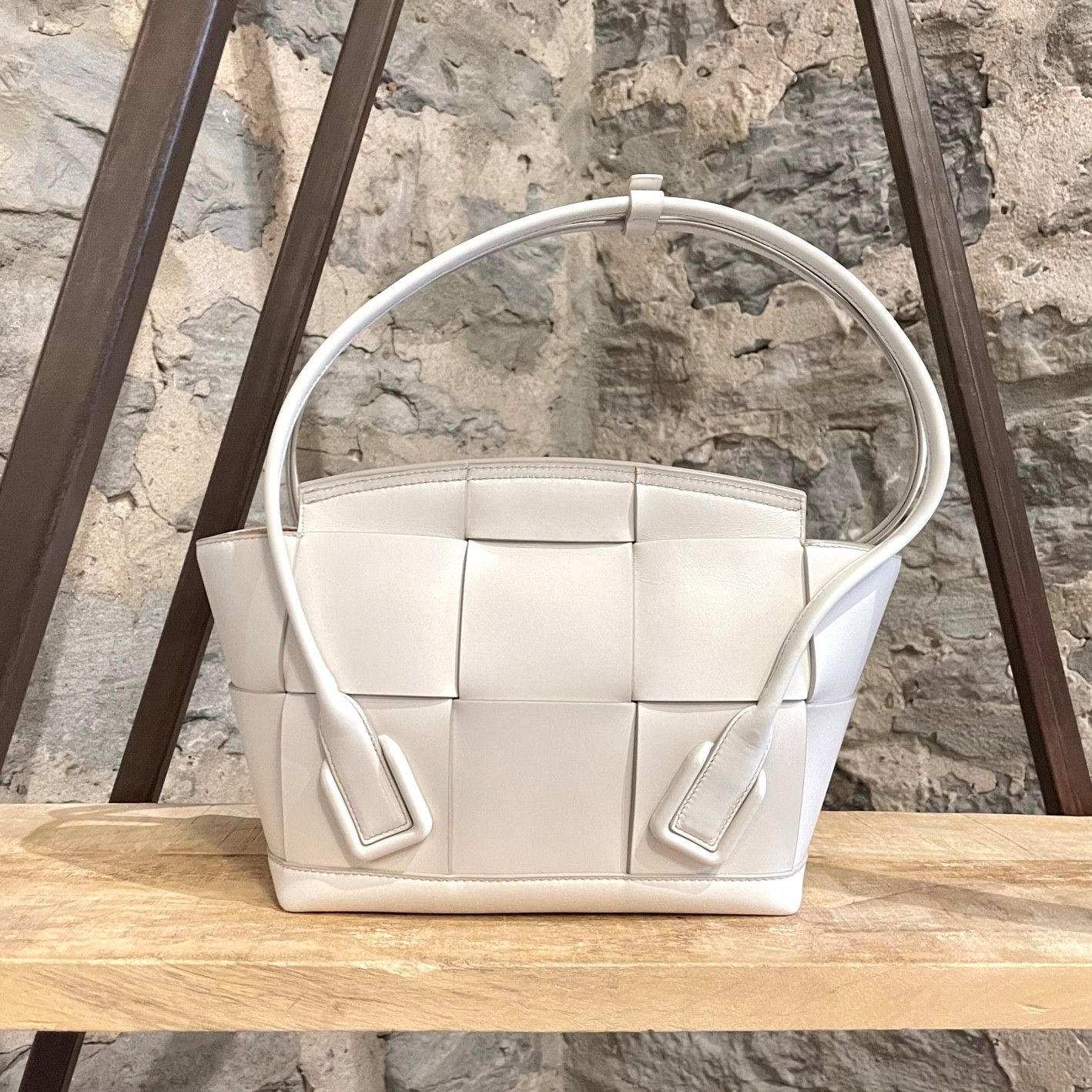 Bottega Veneta Bottega Veneta Ivory Leather Intrecciato Small Arco Handbag Size ONE SIZE - 4 Thumbnail