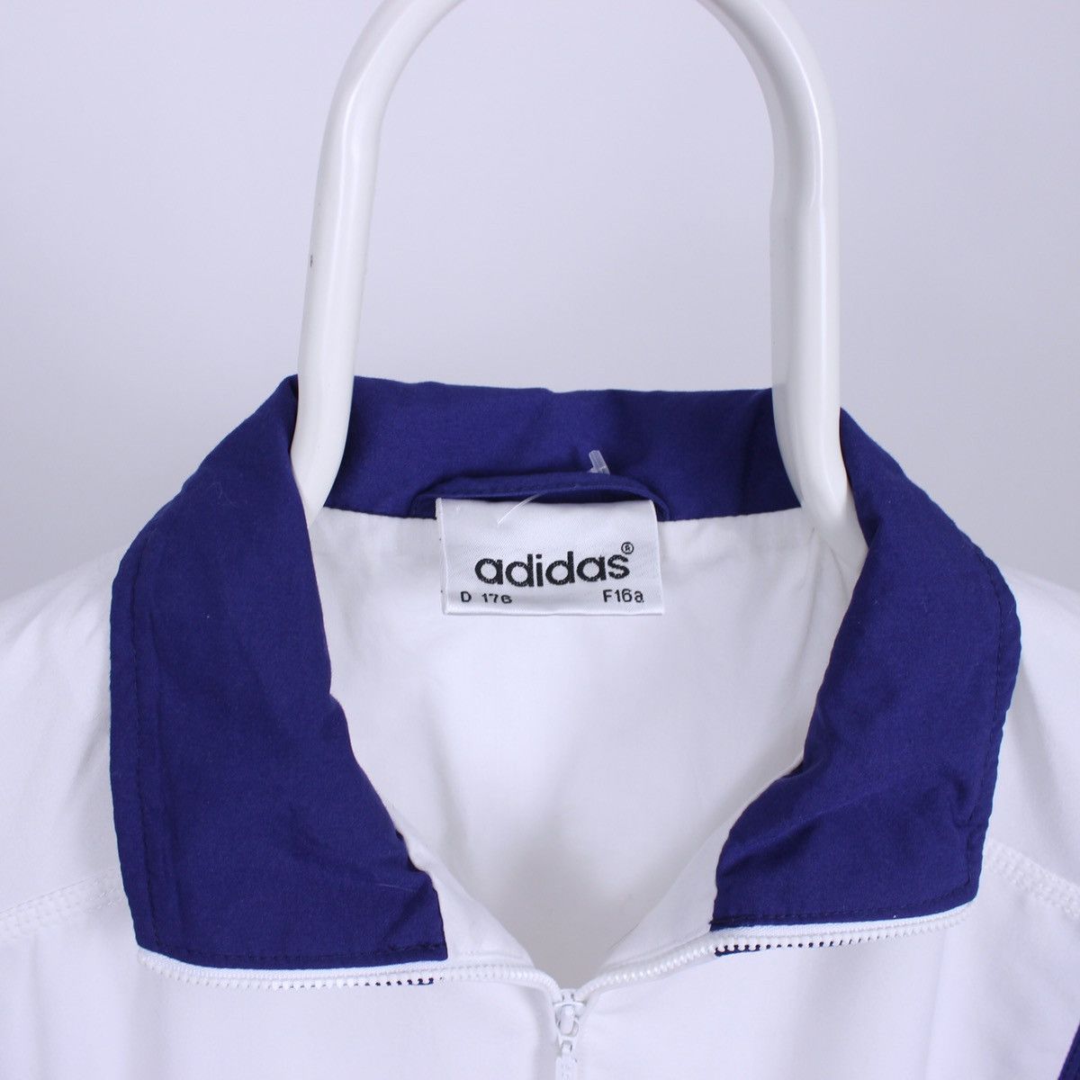 Adidas Vintage Adidas Originals Track Top Jacket Windbreaker Size US L / EU 52-54 / 3 - 3 Thumbnail
